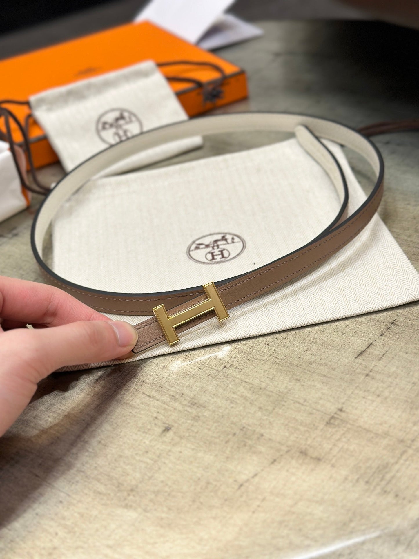 HM FOCUS BUCKLE & REVERSIBLE PEANUT BROWN AND WHITE LEATHER STRAP 13MM GOLD HARDWARE - 30