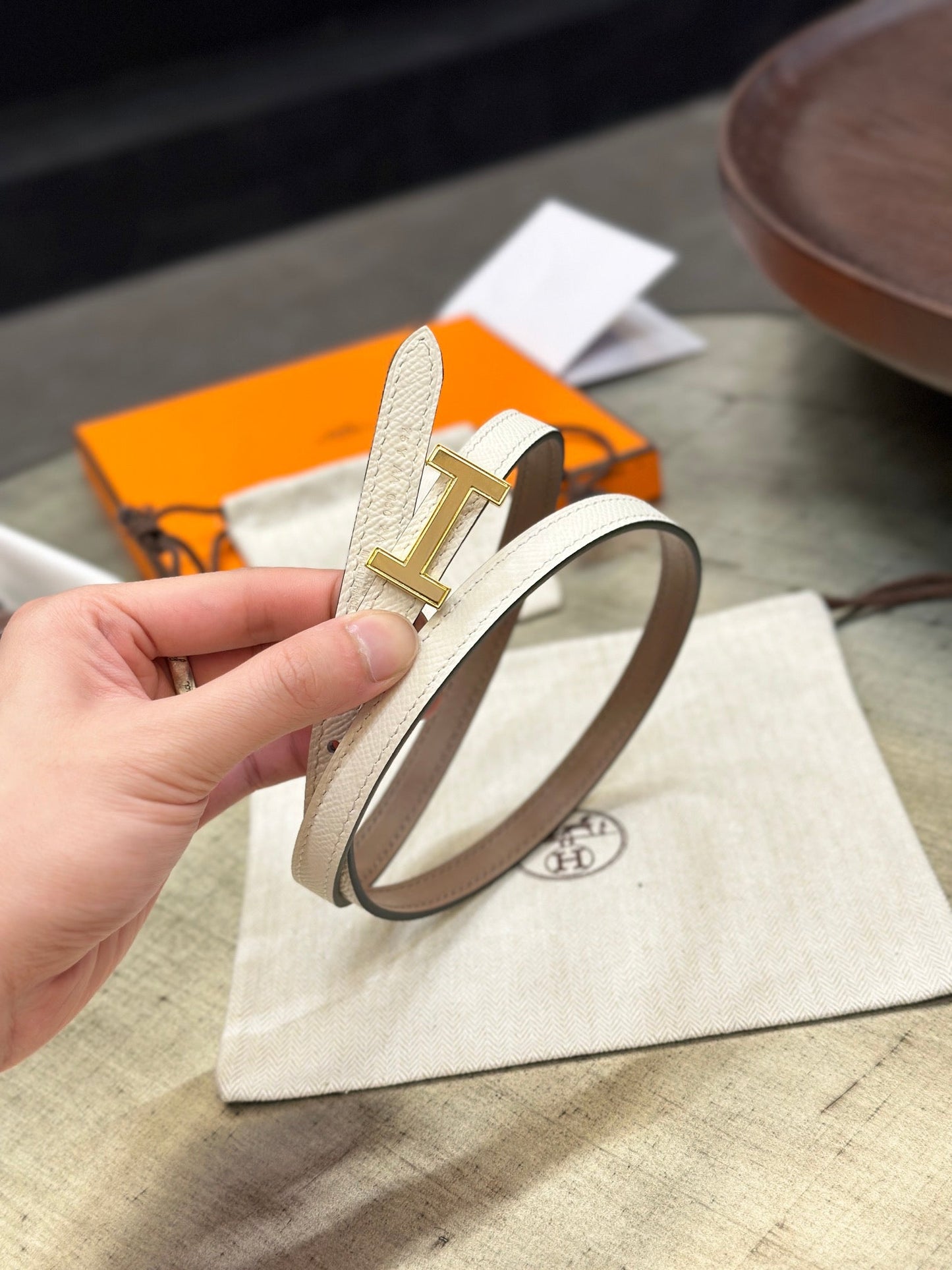 HM FOCUS BUCKLE & REVERSIBLE PEANUT BROWN AND WHITE LEATHER STRAP 13MM GOLD HARDWARE - 30