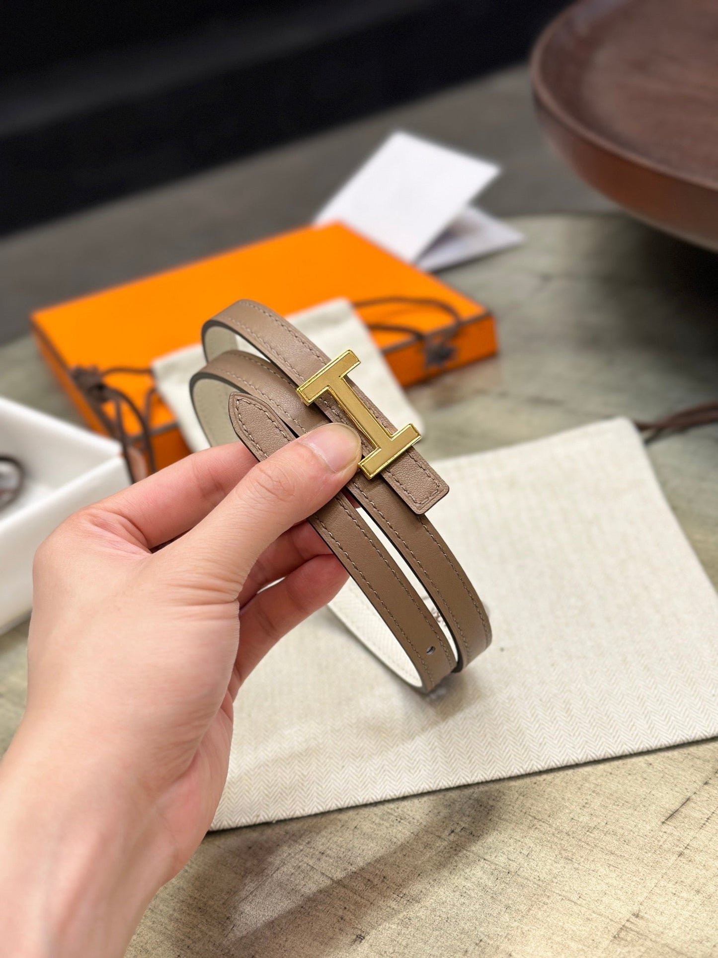 HM FOCUS BUCKLE & REVERSIBLE PEANUT BROWN AND WHITE LEATHER STRAP 13MM GOLD HARDWARE - 30