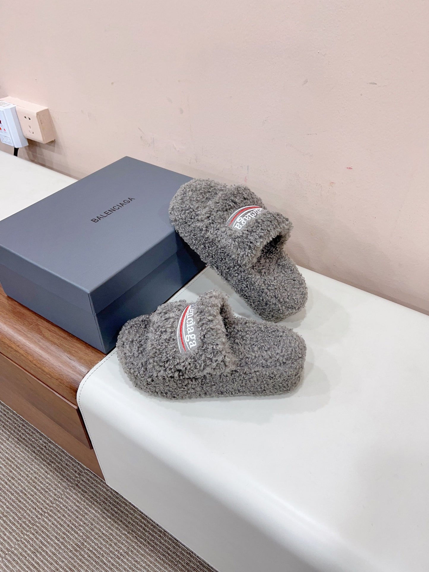 THICK-SOLED SLIPPERS IN GRAY WOOL - 35