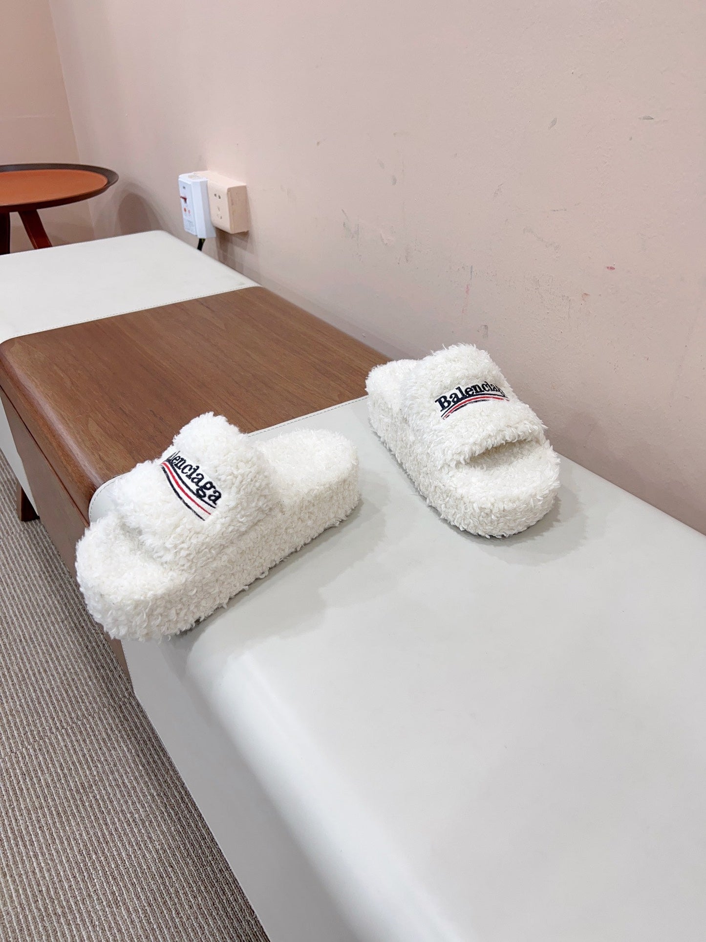 THICK-SOLED SLIPPERS IN WHITE WOOL - 35