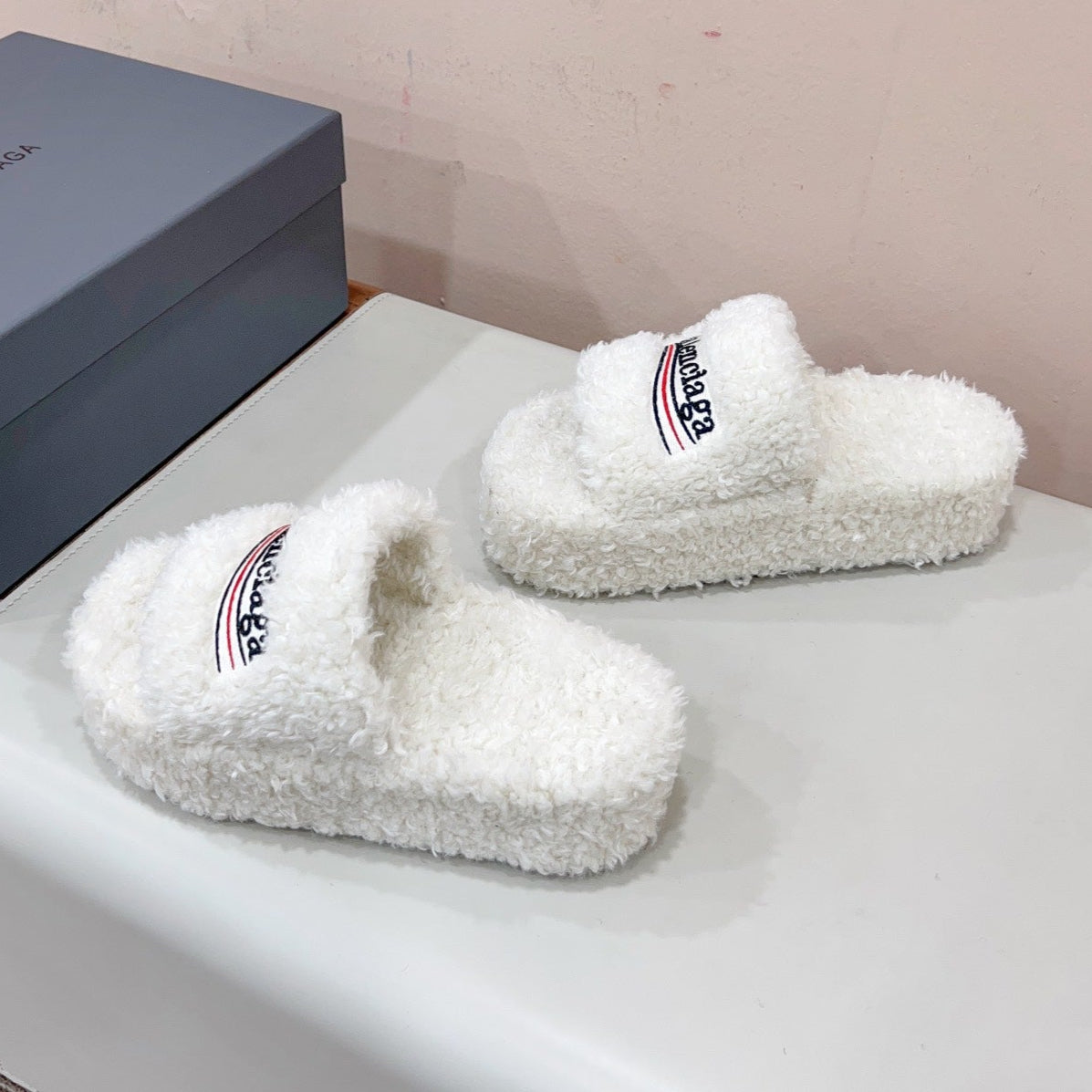 THICK-SOLED SLIPPERS IN WHITE WOOL - 35