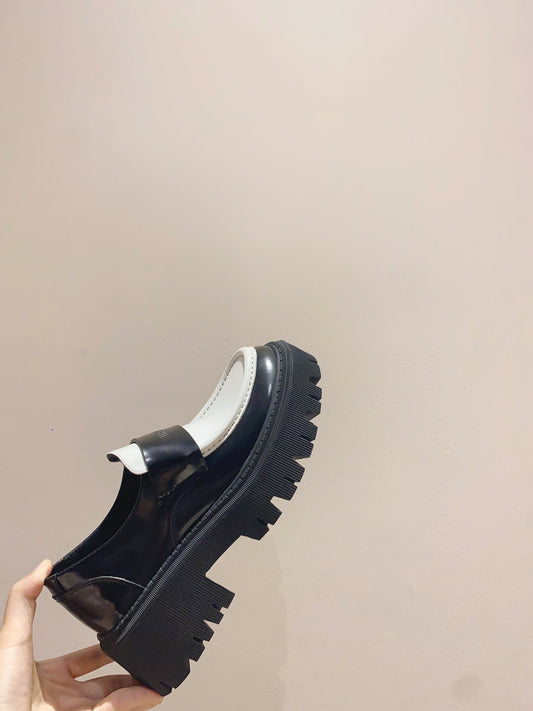 BALENCIAGA 25S LOAFERS IN BLACK MIX WHITE CALFSKIN - 35
