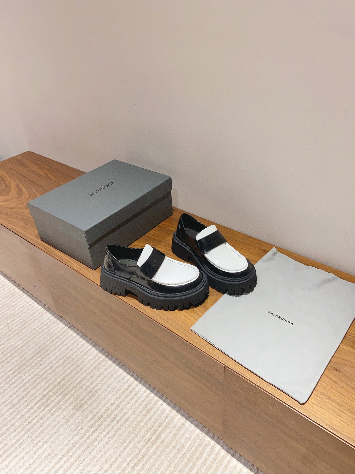 BALENCIAGA 25S LOAFERS IN BLACK MIX WHITE CALFSKIN - 35