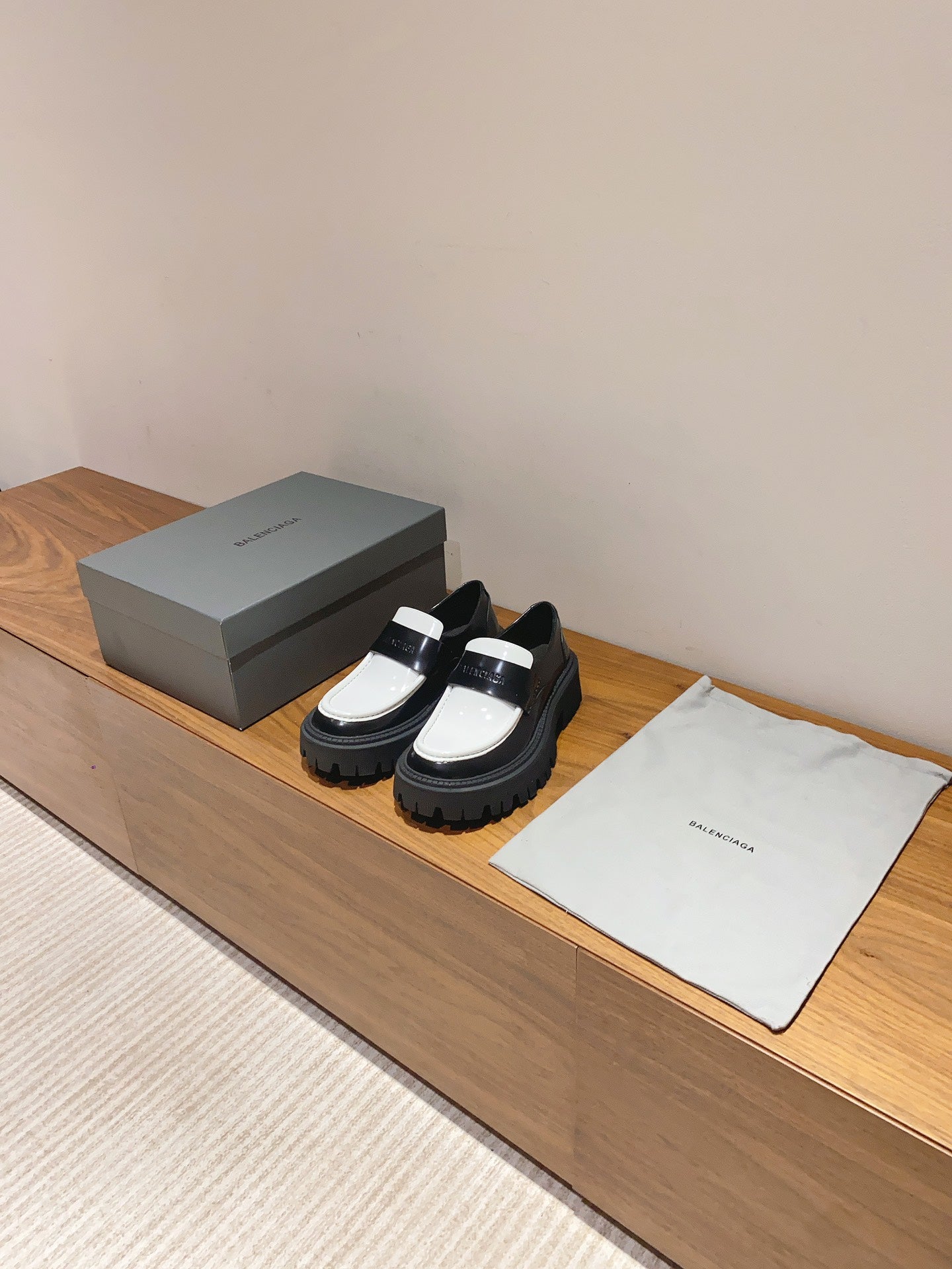 BALENCIAGA 25S LOAFERS IN BLACK MIX WHITE CALFSKIN - 35