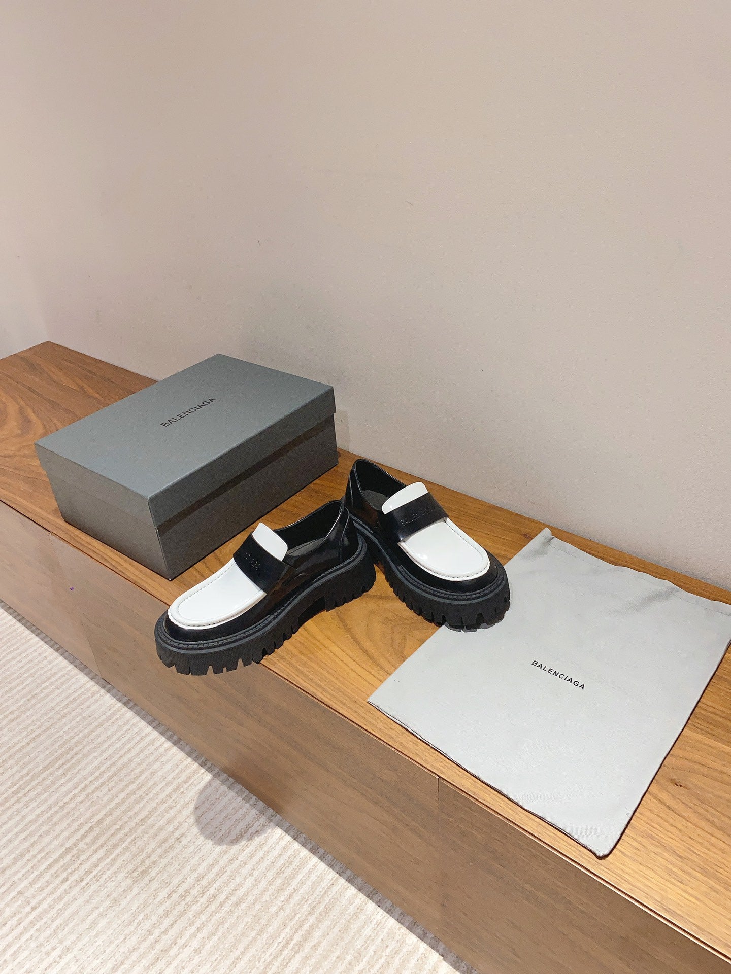 BALENCIAGA 25S LOAFERS IN BLACK MIX WHITE CALFSKIN - 35