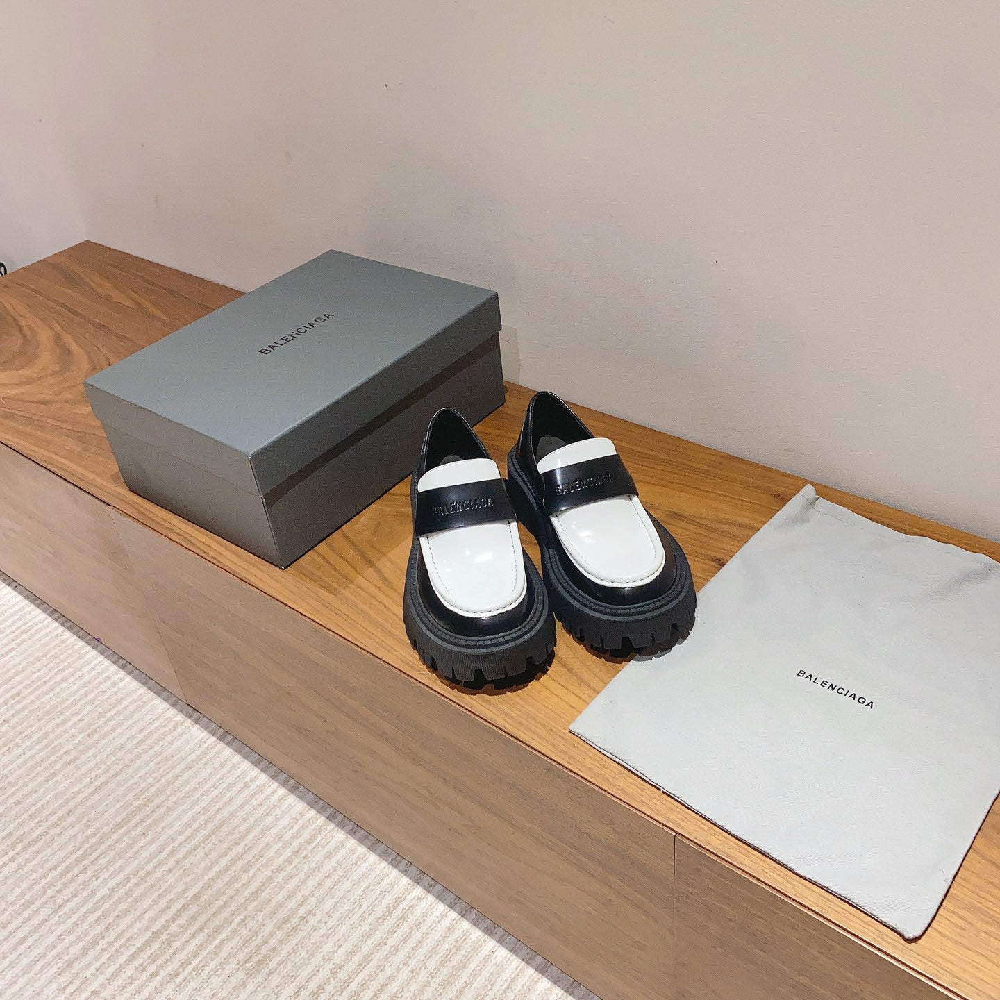 BALENCIAGA 25S LOAFERS IN BLACK MIX WHITE CALFSKIN - 35