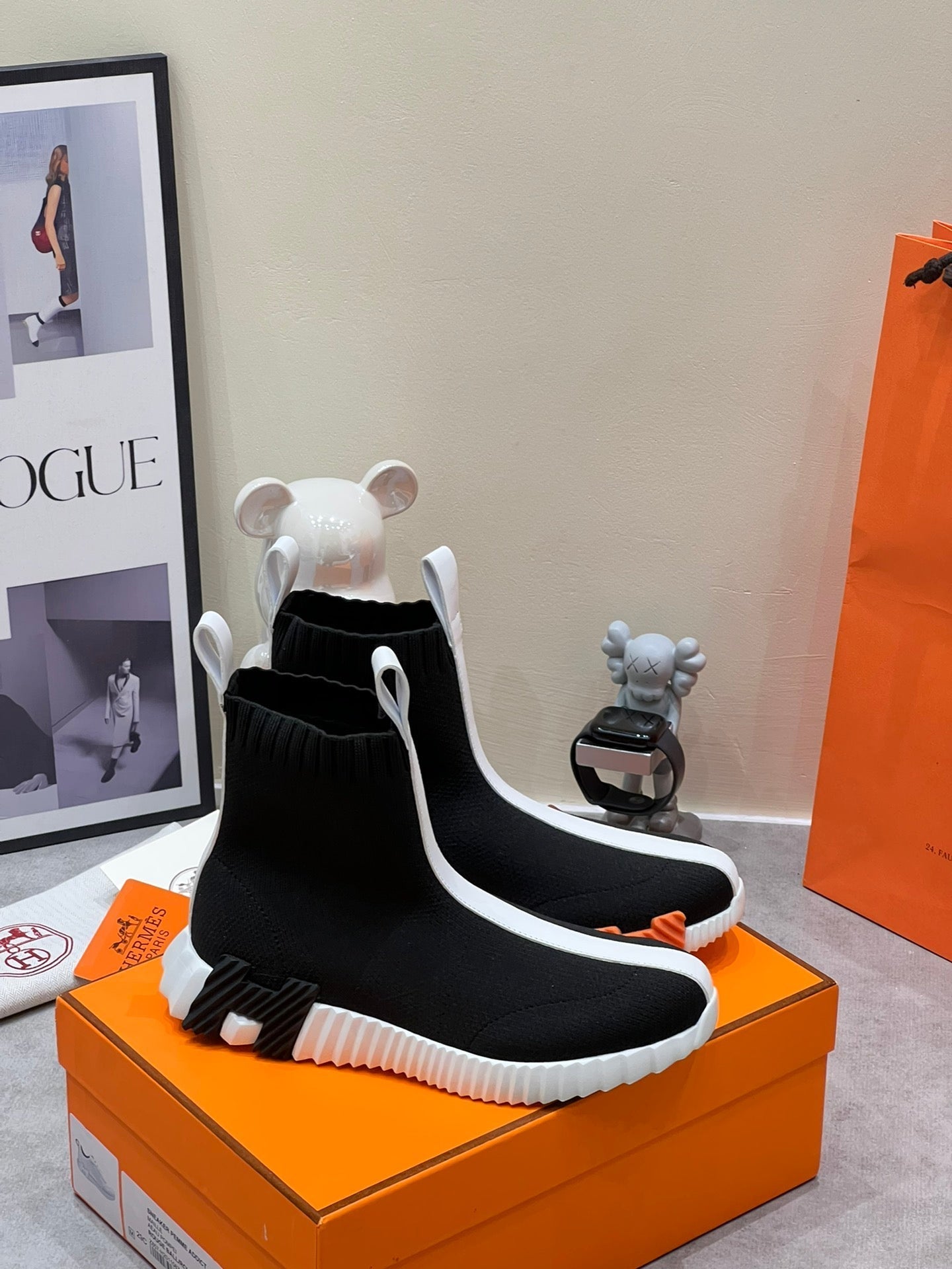 H FUN CLASSIC SNEAKER STYLISH BLACK AND WHITE LINE FABRIC - 35
