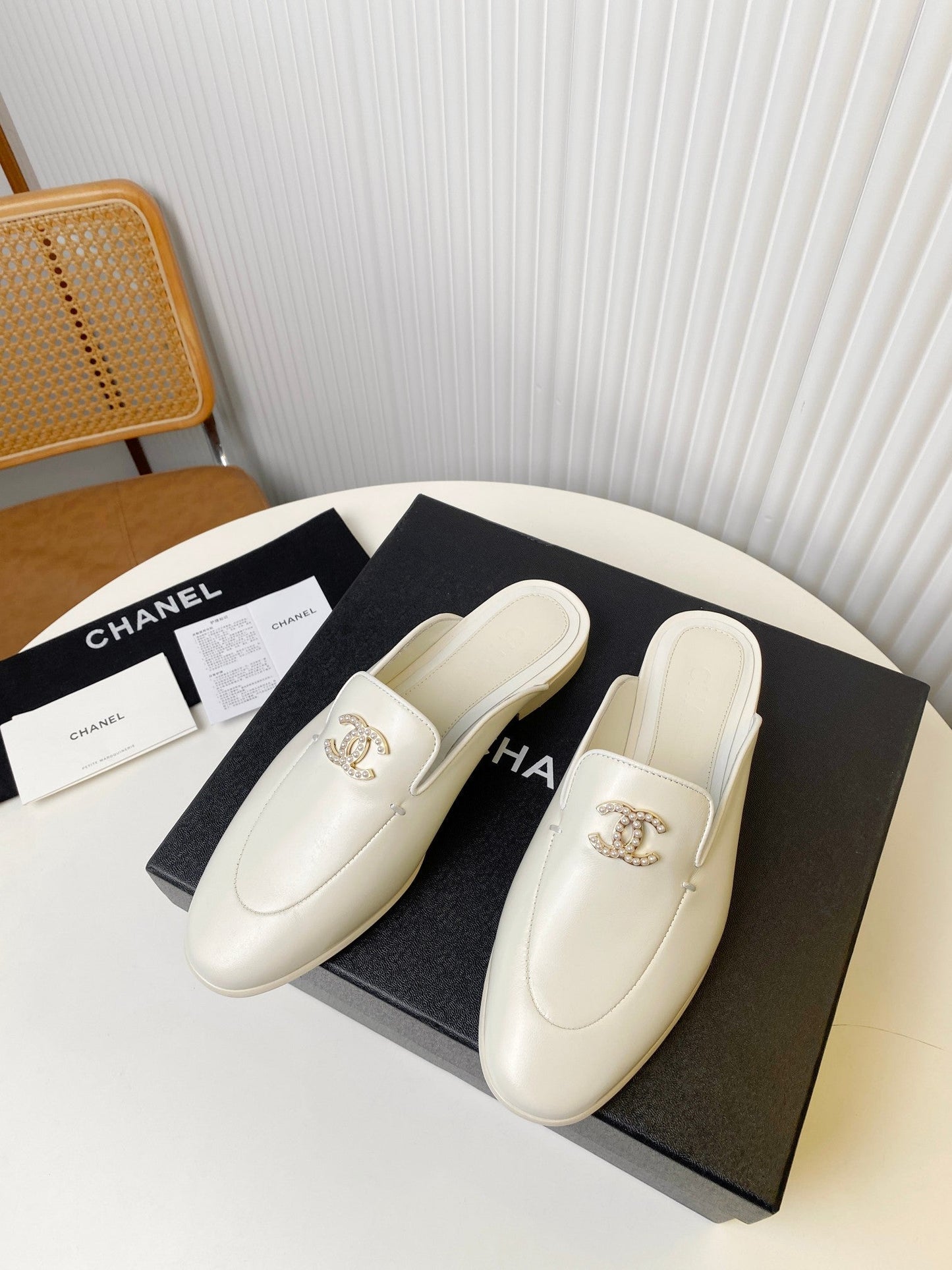FLAT MULE IN WHITE LAMBSKIN 983819 - 35