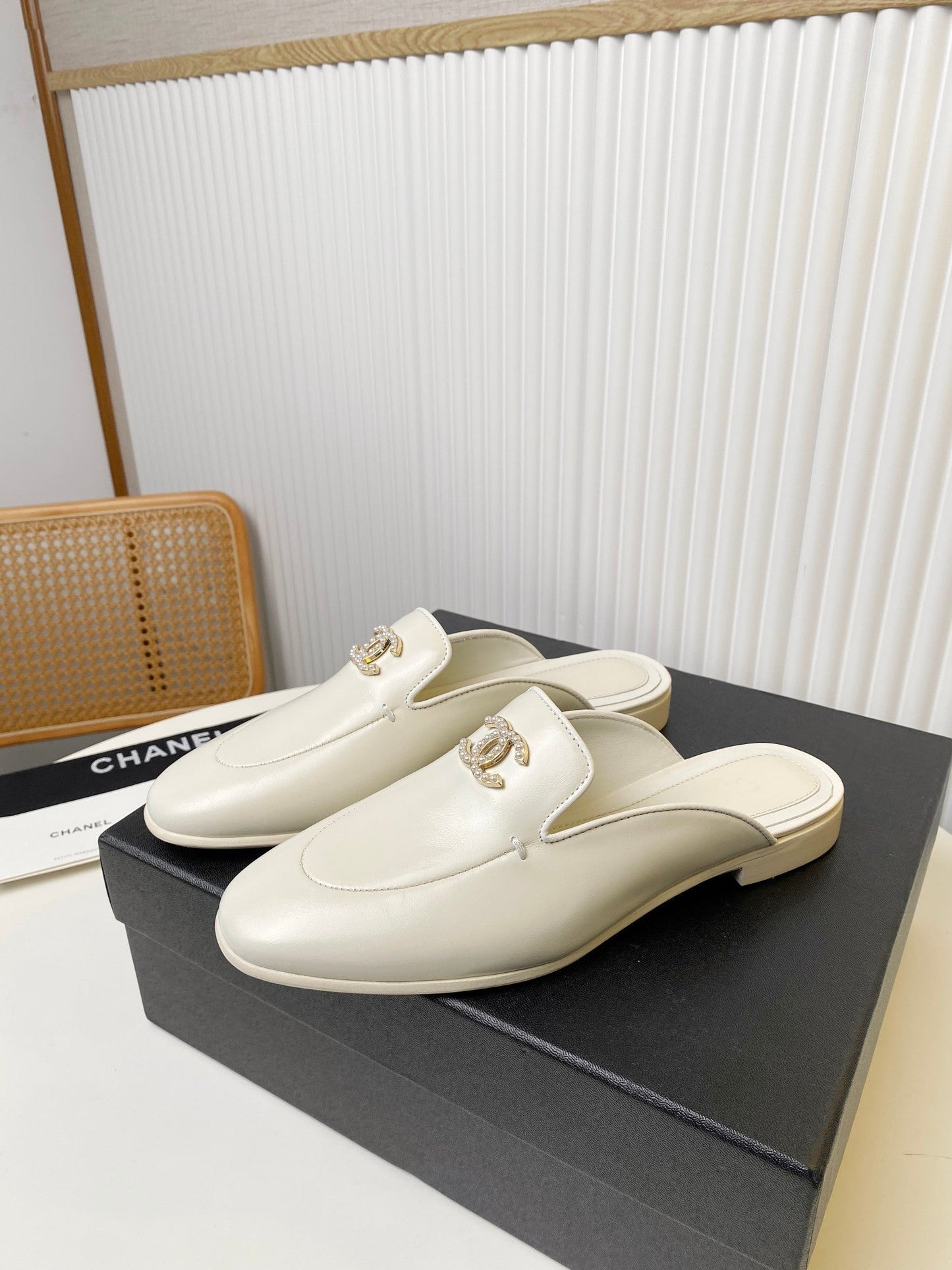 FLAT MULE IN WHITE LAMBSKIN 983819 - 35
