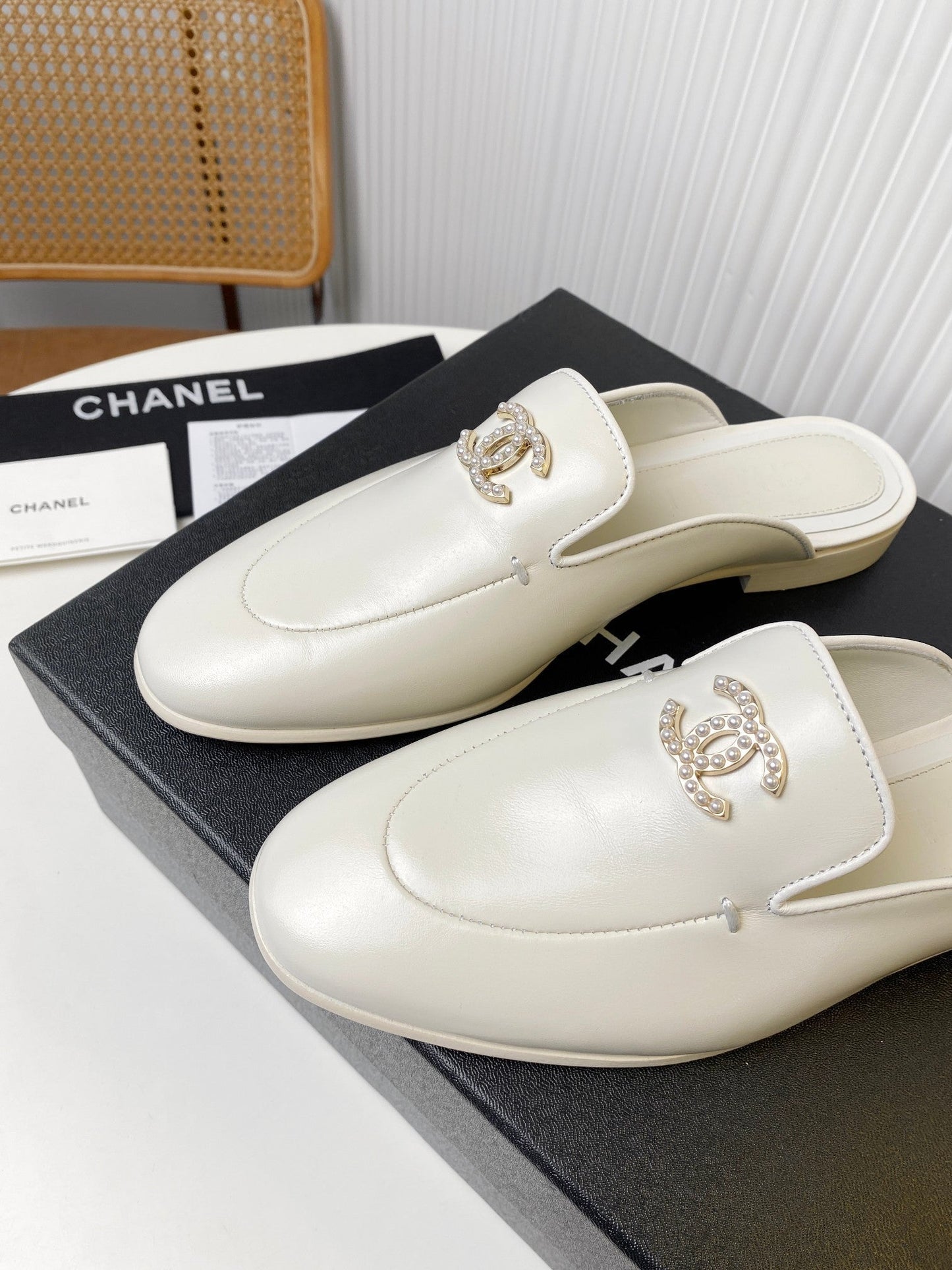 FLAT MULE IN WHITE LAMBSKIN 983819 - 35