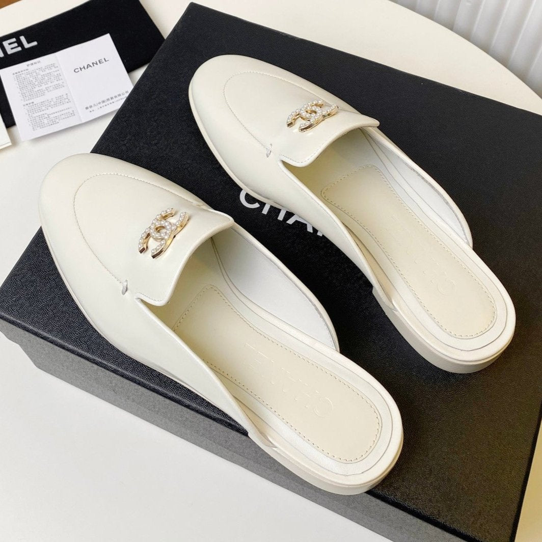 FLAT MULE IN WHITE LAMBSKIN 983819 - 35