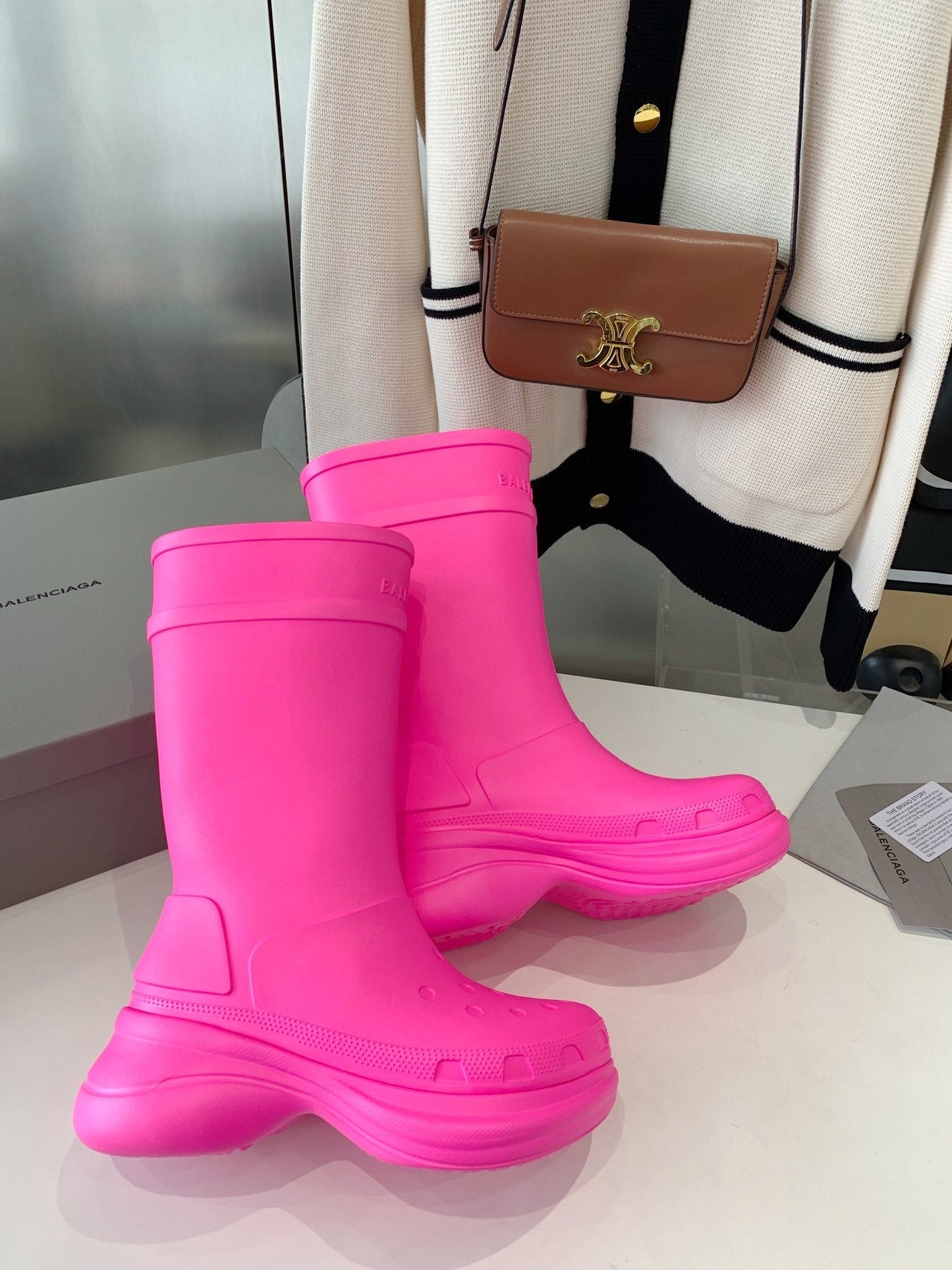 CROCS BOOTS IN BRIGHT PINK RUBBER - 35