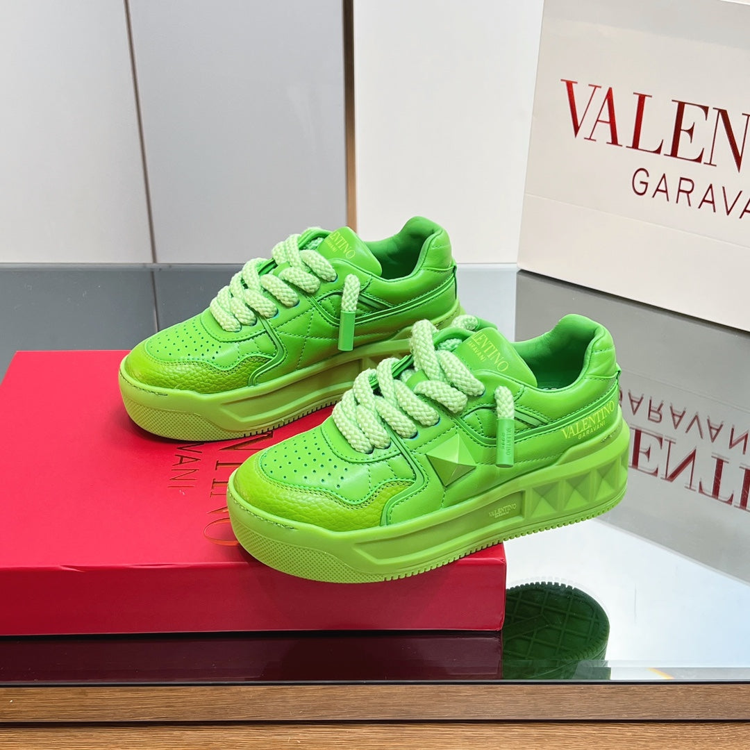 VALENTINO 25S GARAVANI ONE STUD XL PLATFORM SNEAKERS IN GREEN LAMBSKIN - 35