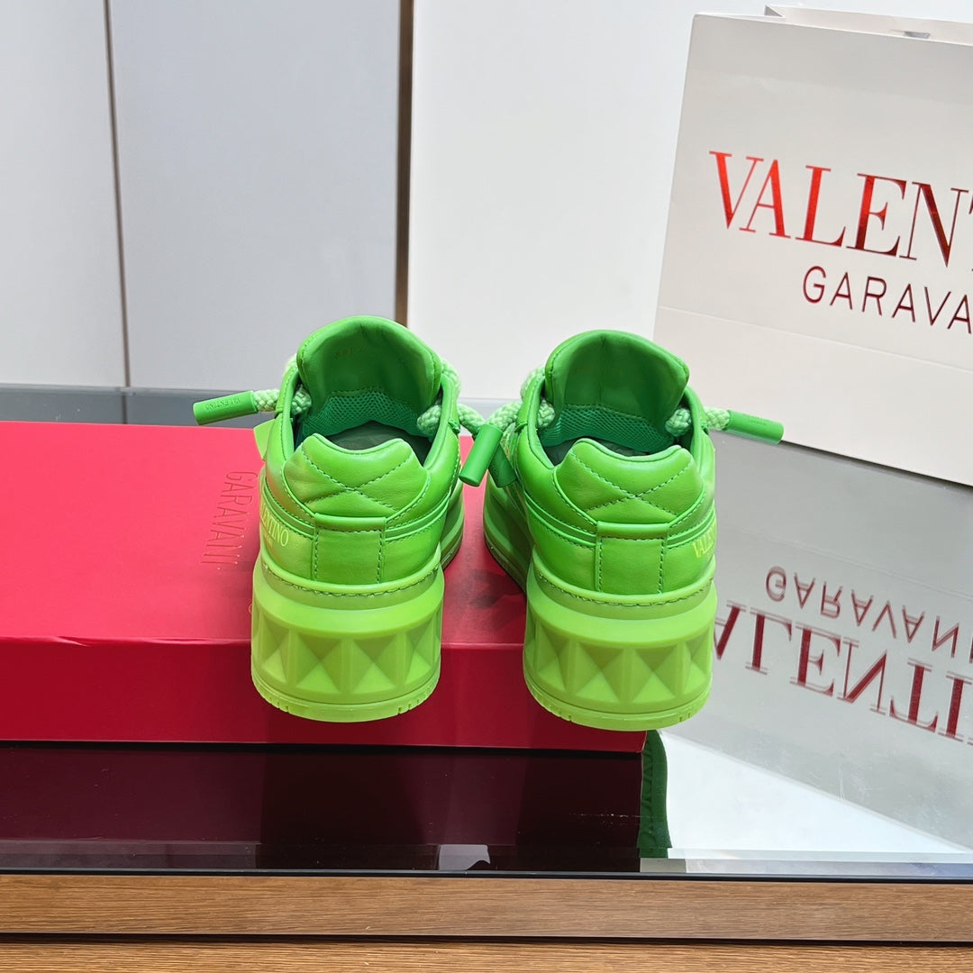 VALENTINO 25S GARAVANI ONE STUD XL PLATFORM SNEAKERS IN GREEN LAMBSKIN - 35