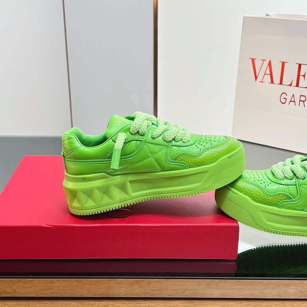 VALENTINO 25S GARAVANI ONE STUD XL PLATFORM SNEAKERS IN GREEN LAMBSKIN - 35