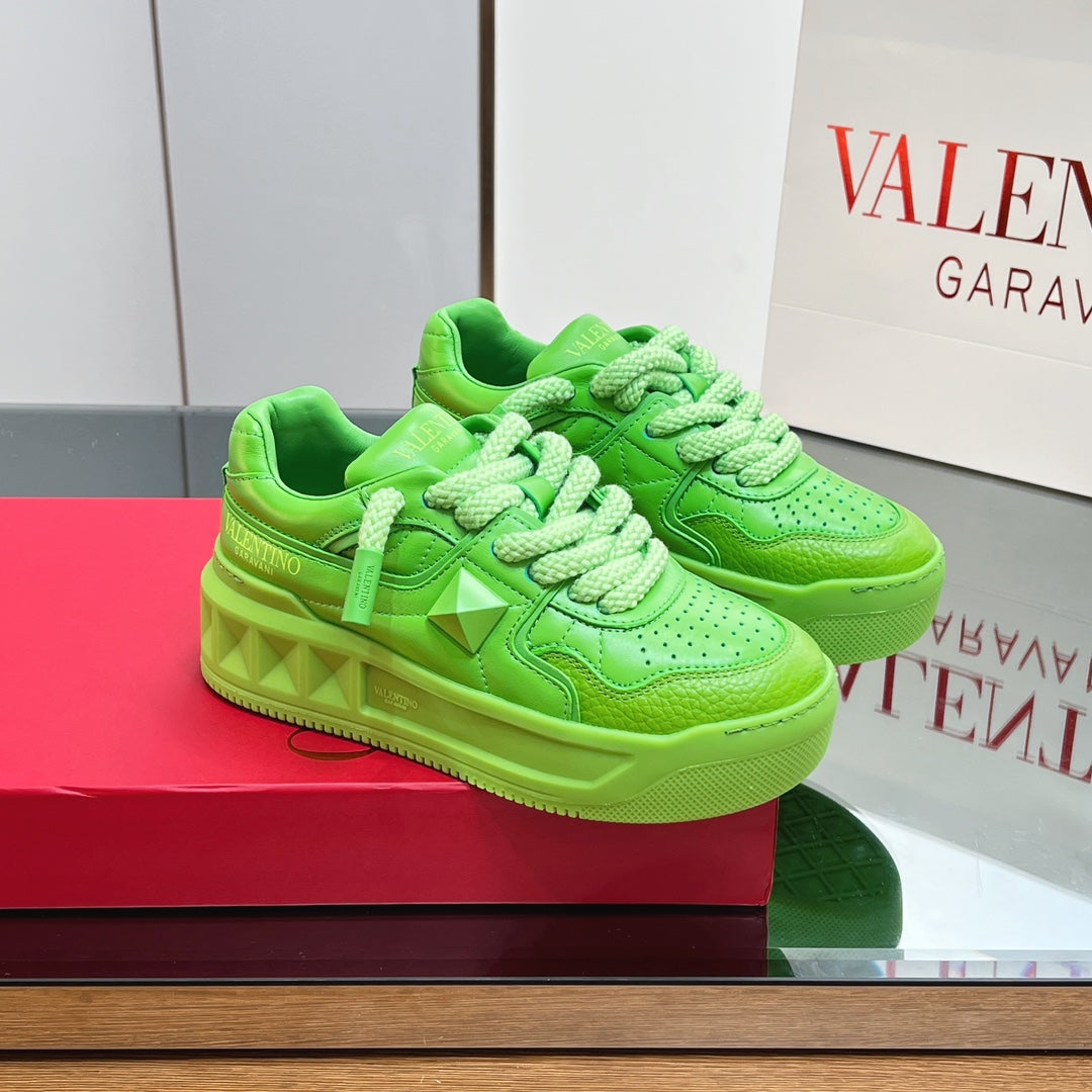 VALENTINO 25S GARAVANI ONE STUD XL PLATFORM SNEAKERS IN GREEN LAMBSKIN - 35