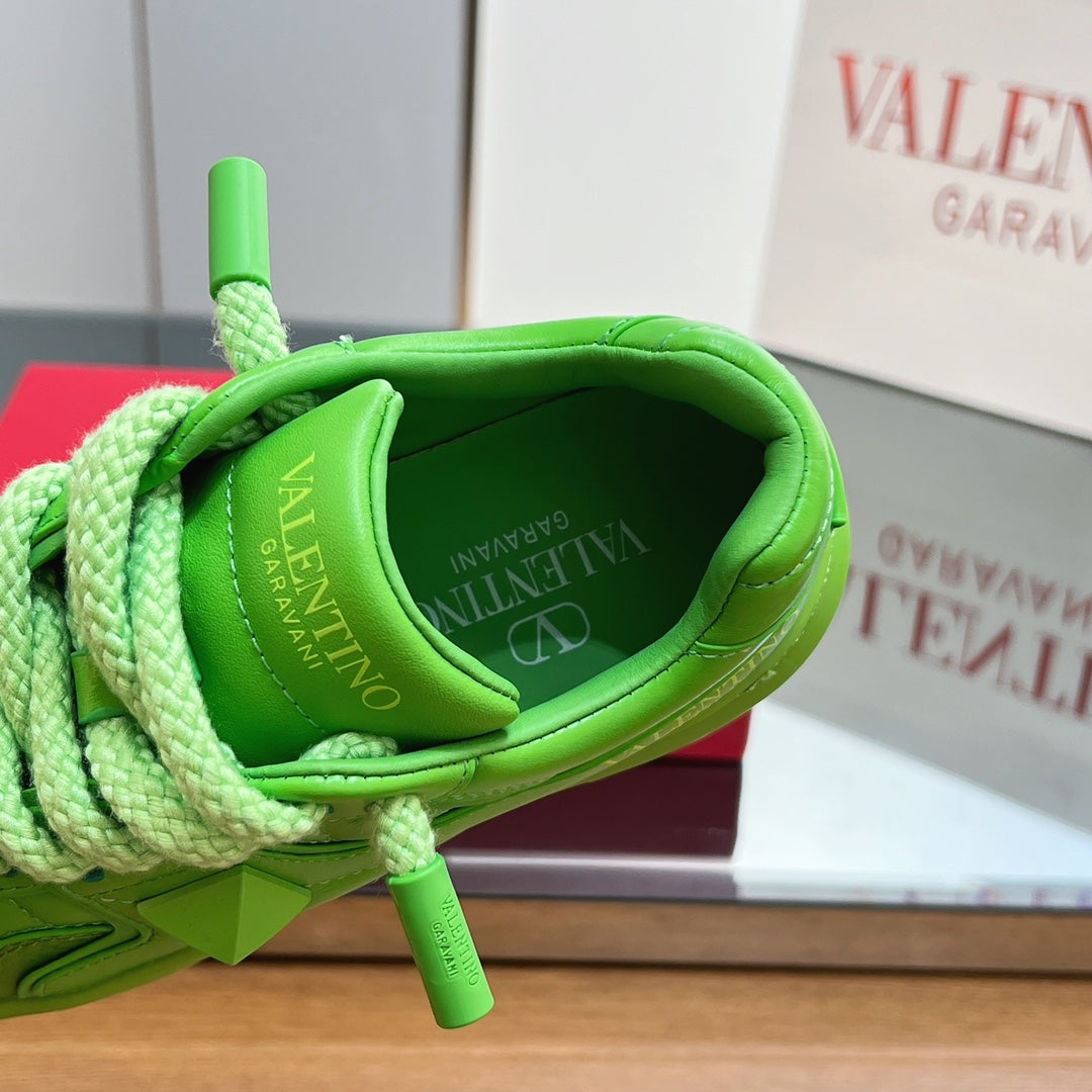 VALENTINO 25S GARAVANI ONE STUD XL PLATFORM SNEAKERS IN GREEN LAMBSKIN - 35