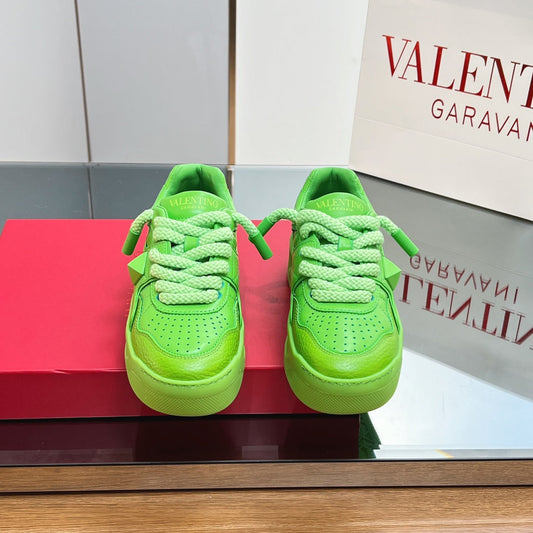 VALENTINO 25S GARAVANI ONE STUD XL PLATFORM SNEAKERS IN GREEN LAMBSKIN - 35