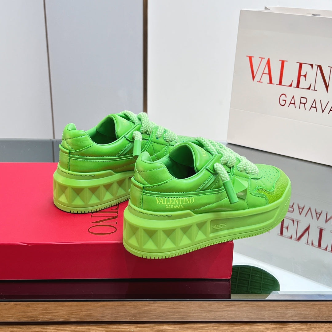 VALENTINO 25S GARAVANI ONE STUD XL PLATFORM SNEAKERS IN GREEN LAMBSKIN - 35