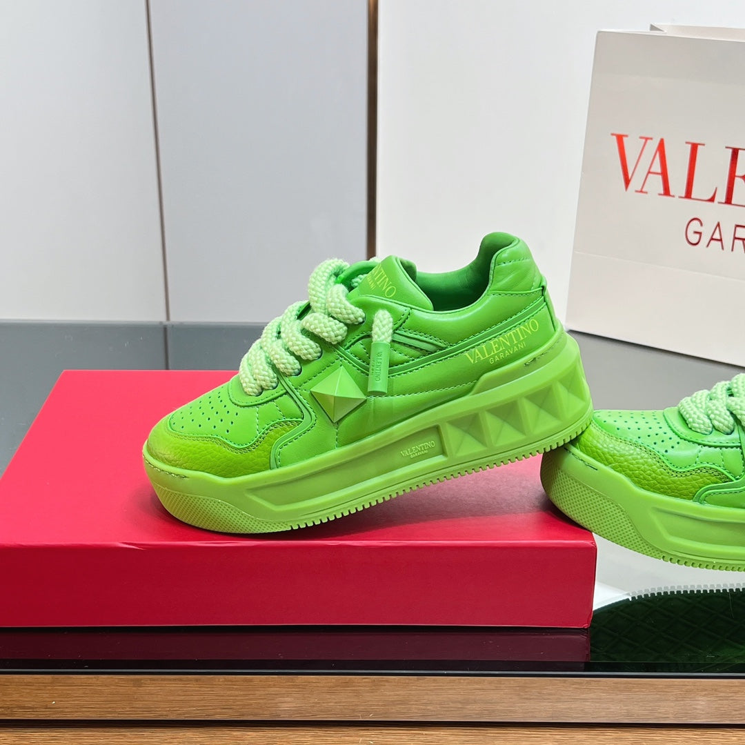 VALENTINO 25S GARAVANI ONE STUD XL PLATFORM SNEAKERS IN GREEN LAMBSKIN - 35