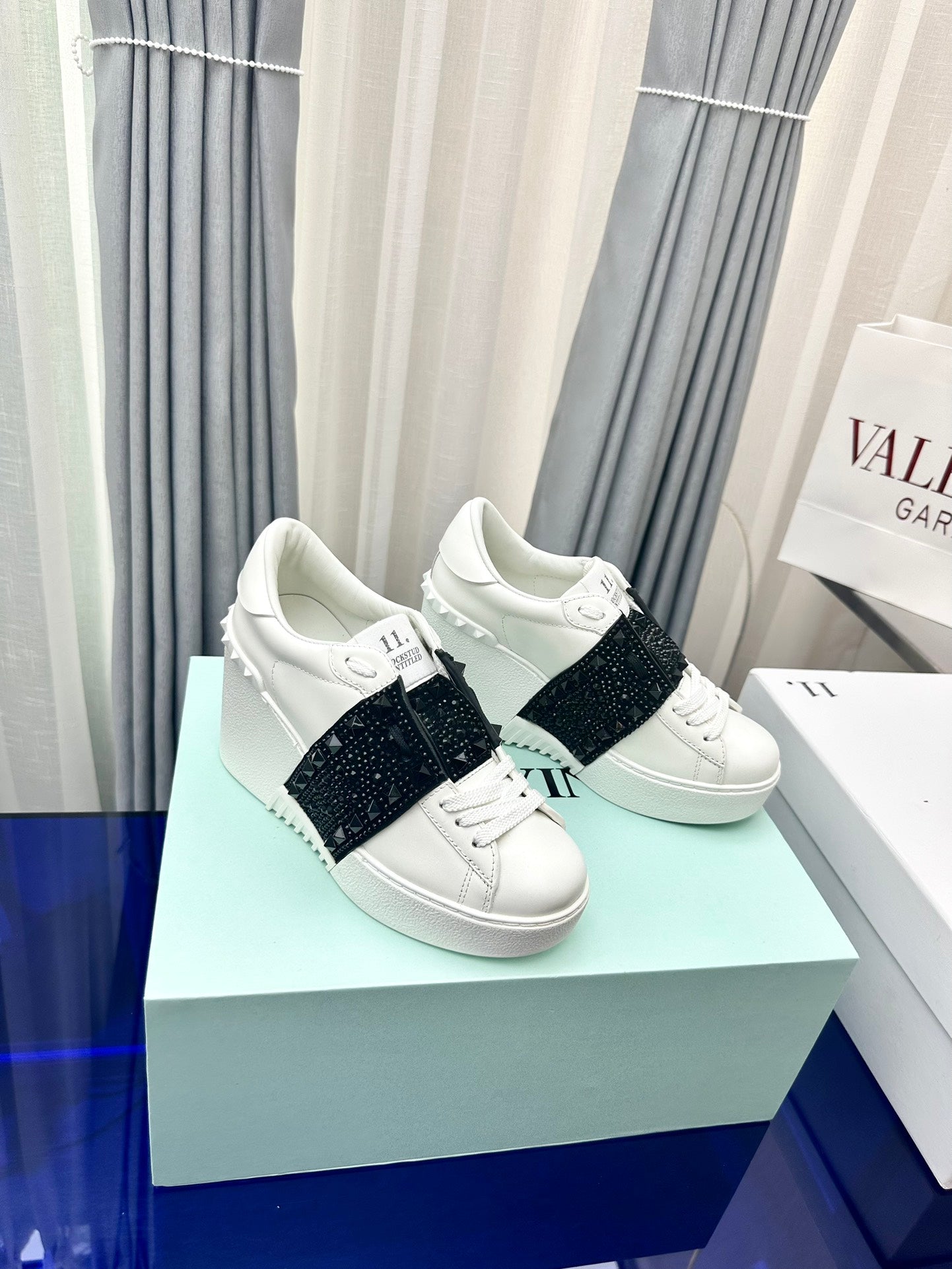 FLATFORM ROCKSTUD UNTITLED SNEAKER IN WHITE MIX BLACK CALFSKIN WITH RHINSTONES - 35