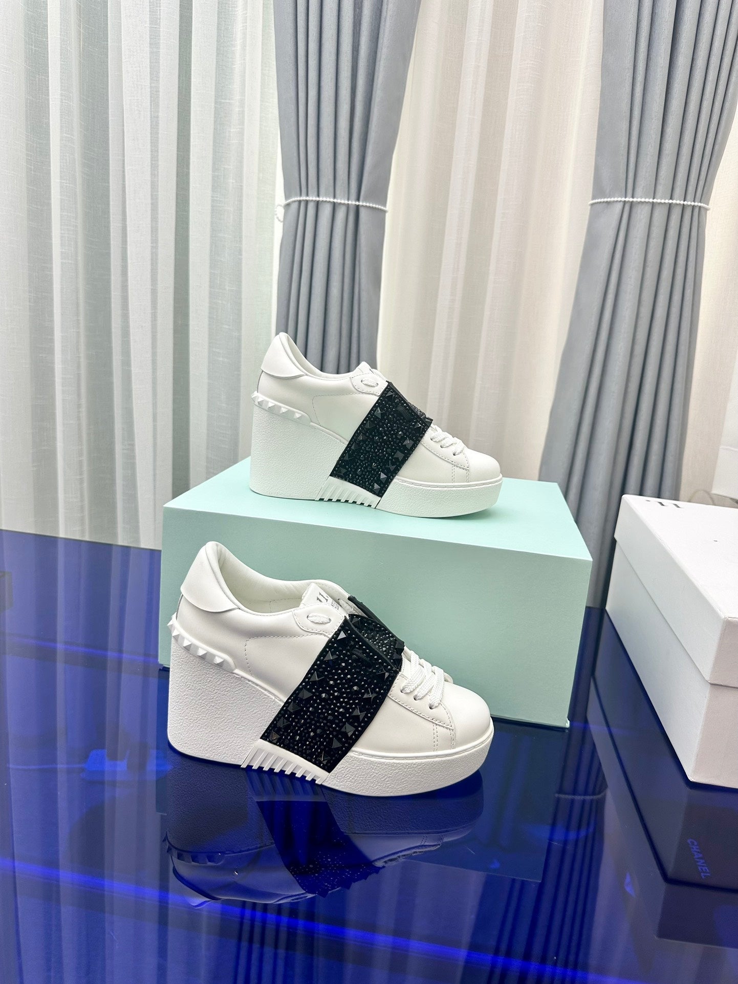 FLATFORM ROCKSTUD UNTITLED SNEAKER IN WHITE MIX BLACK CALFSKIN WITH RHINSTONES - 35