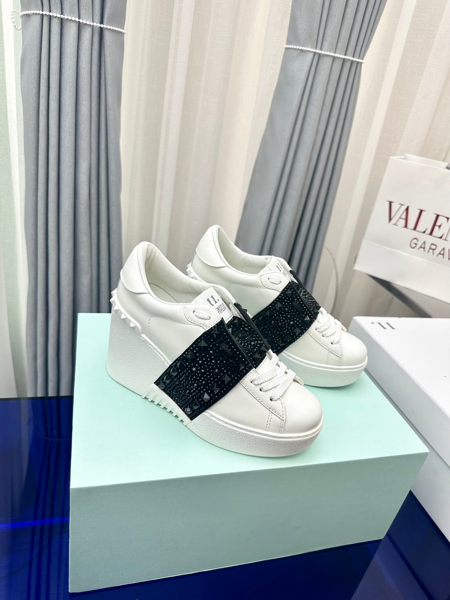 FLATFORM ROCKSTUD UNTITLED SNEAKER IN WHITE MIX BLACK CALFSKIN WITH RHINSTONES - 35