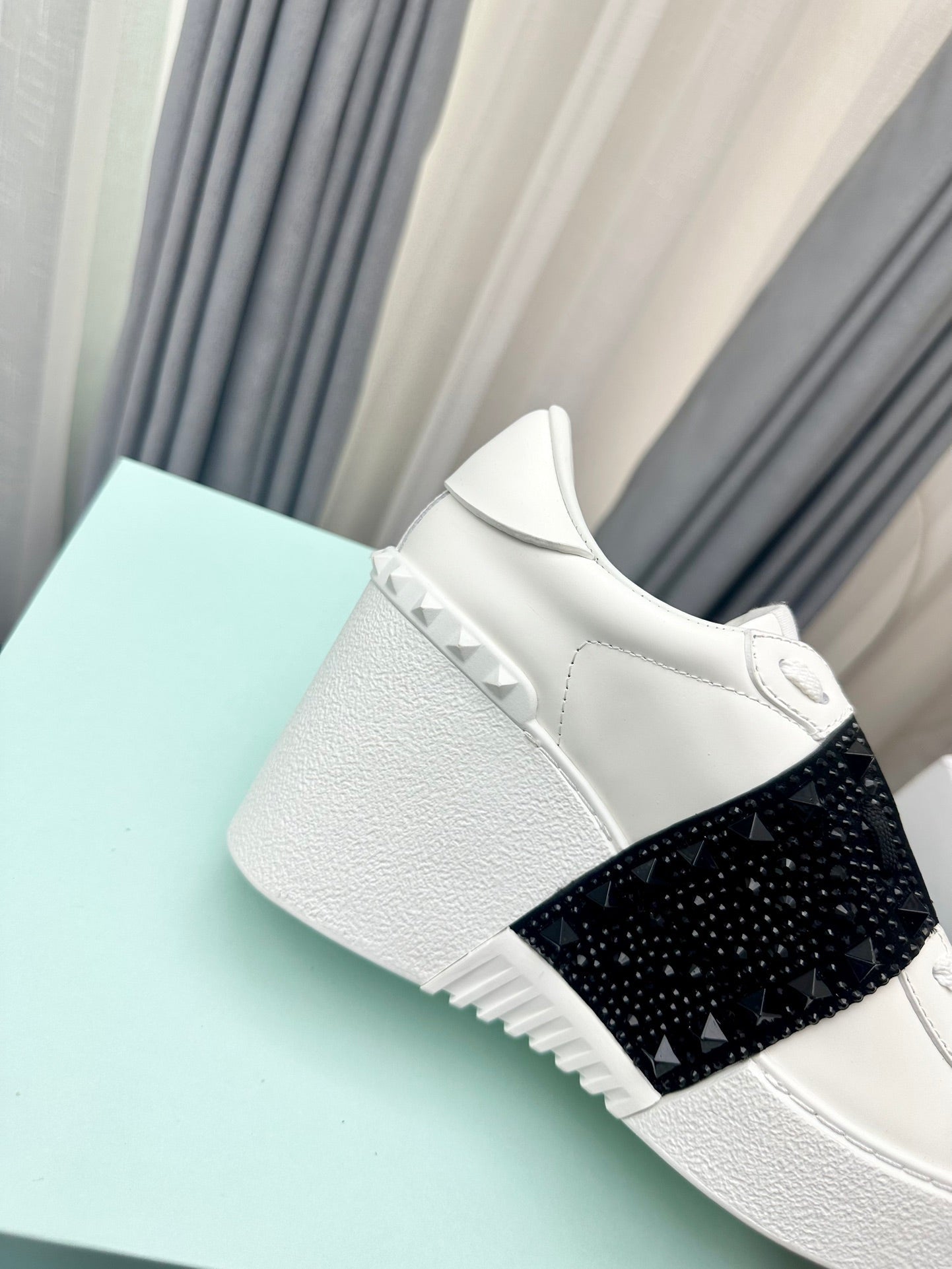 FLATFORM ROCKSTUD UNTITLED SNEAKER IN WHITE MIX BLACK CALFSKIN WITH RHINSTONES - 35