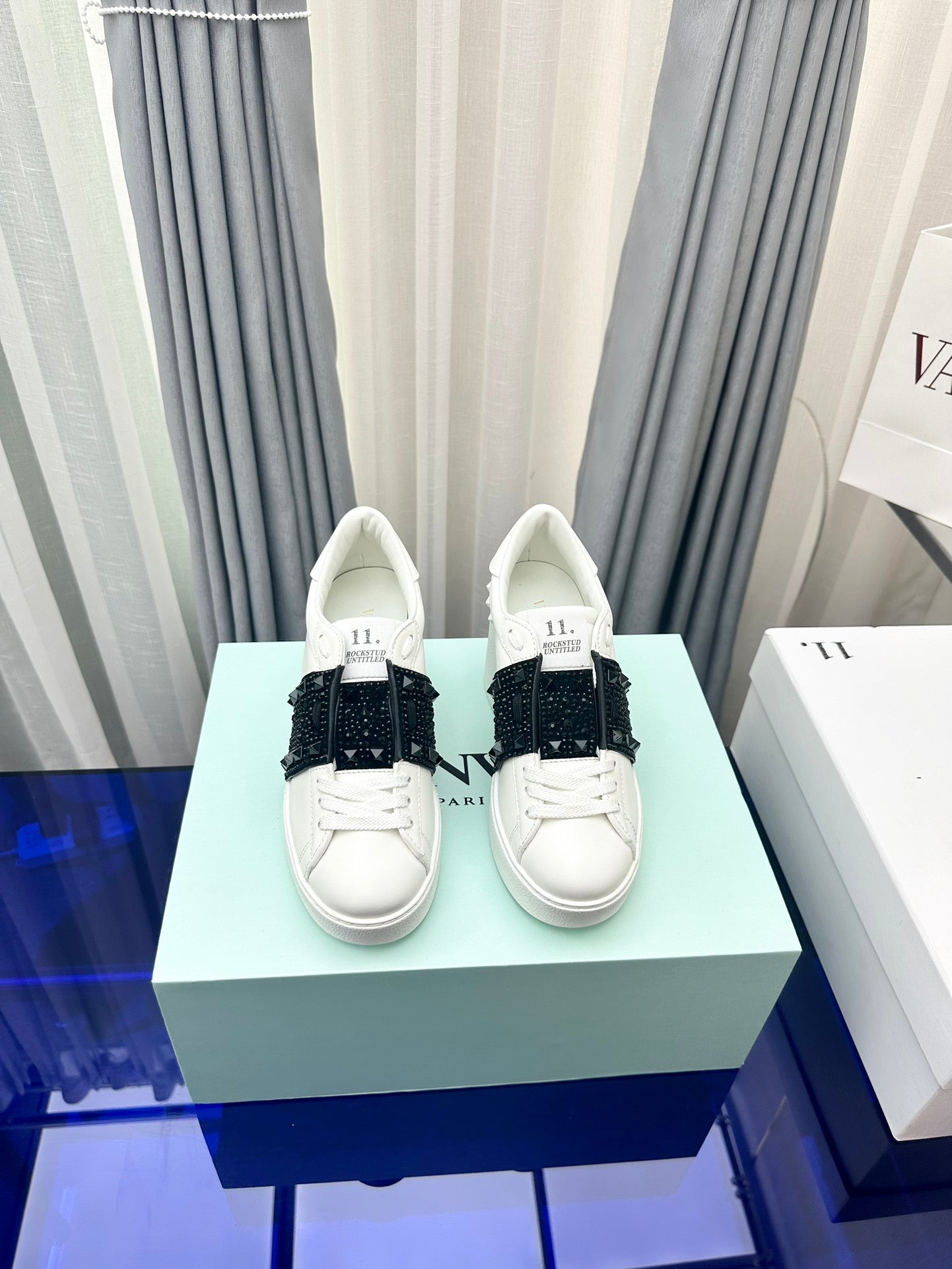 FLATFORM ROCKSTUD UNTITLED SNEAKER IN WHITE MIX BLACK CALFSKIN WITH RHINSTONES - 35