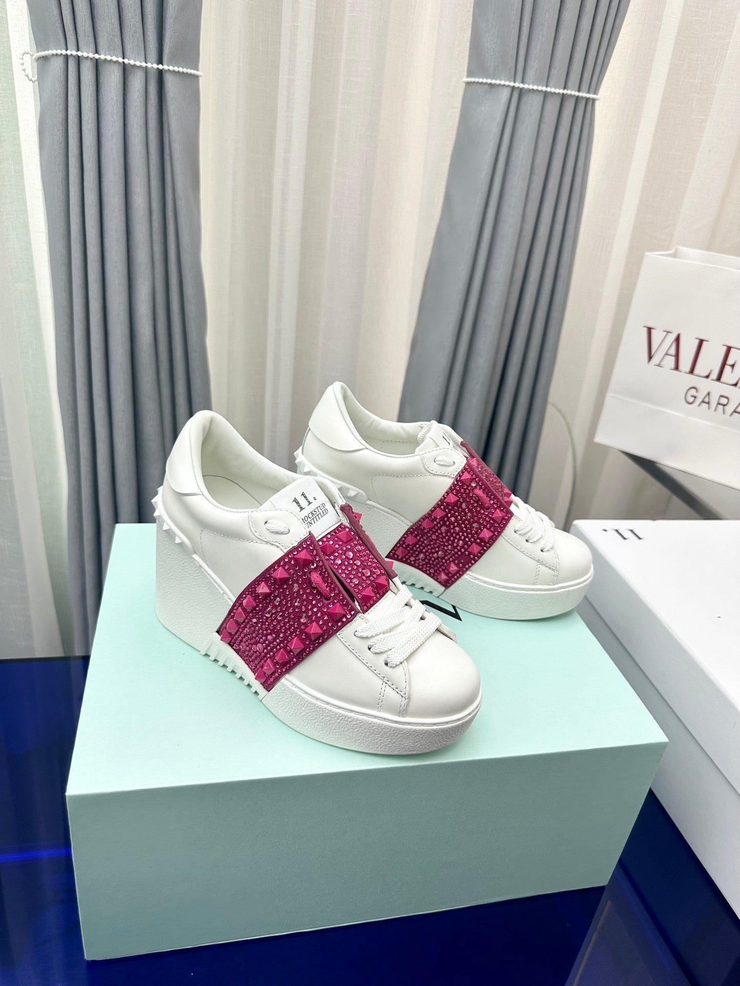 FLATFORM ROCKSTUD UNTITLED SNEAKER IN WHITE MIX MAGENTA PURPLE CALFSKIN WITH RHINSTONES - 35