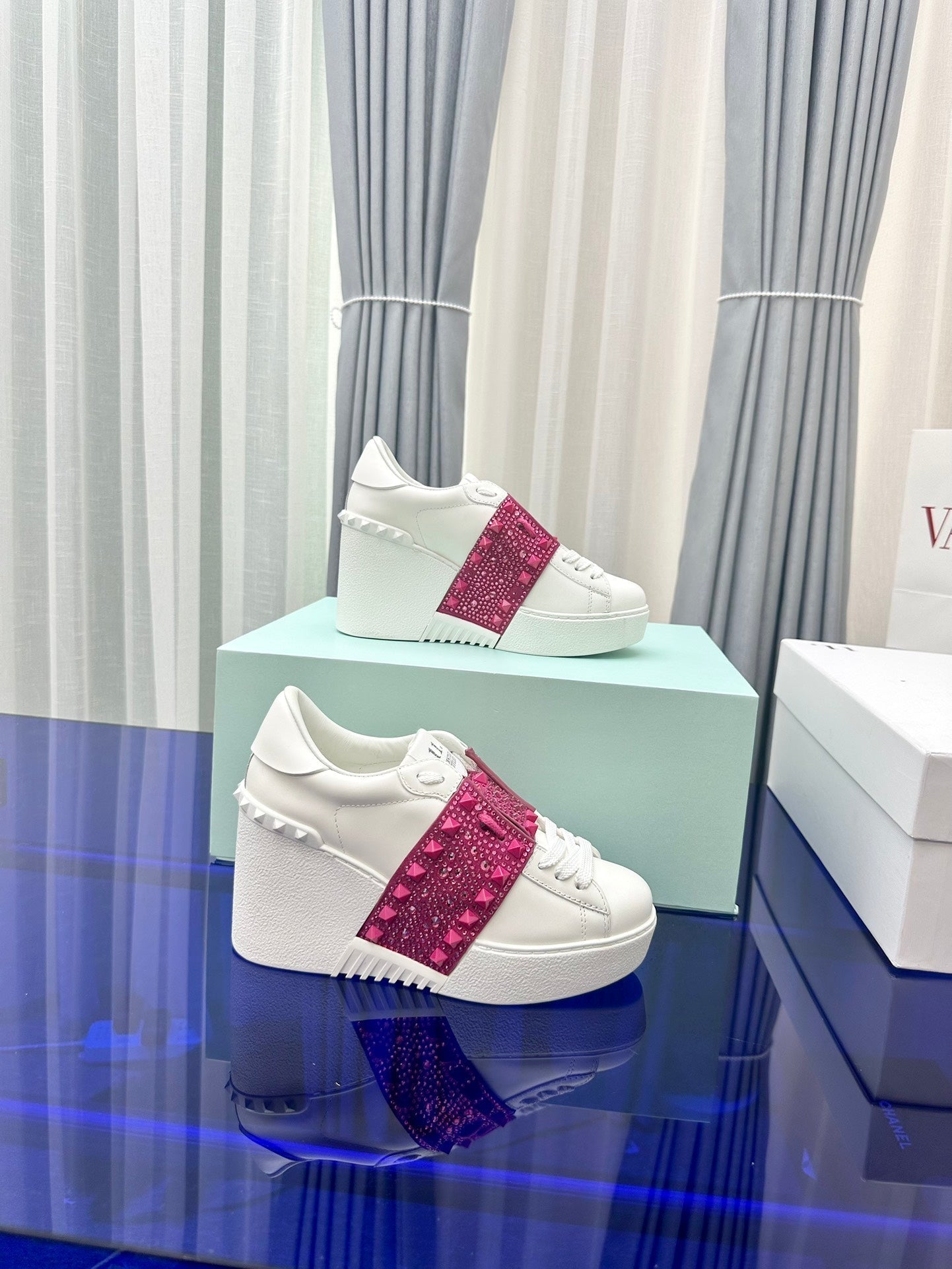 FLATFORM ROCKSTUD UNTITLED SNEAKER IN WHITE MIX MAGENTA PURPLE CALFSKIN WITH RHINSTONES - 35