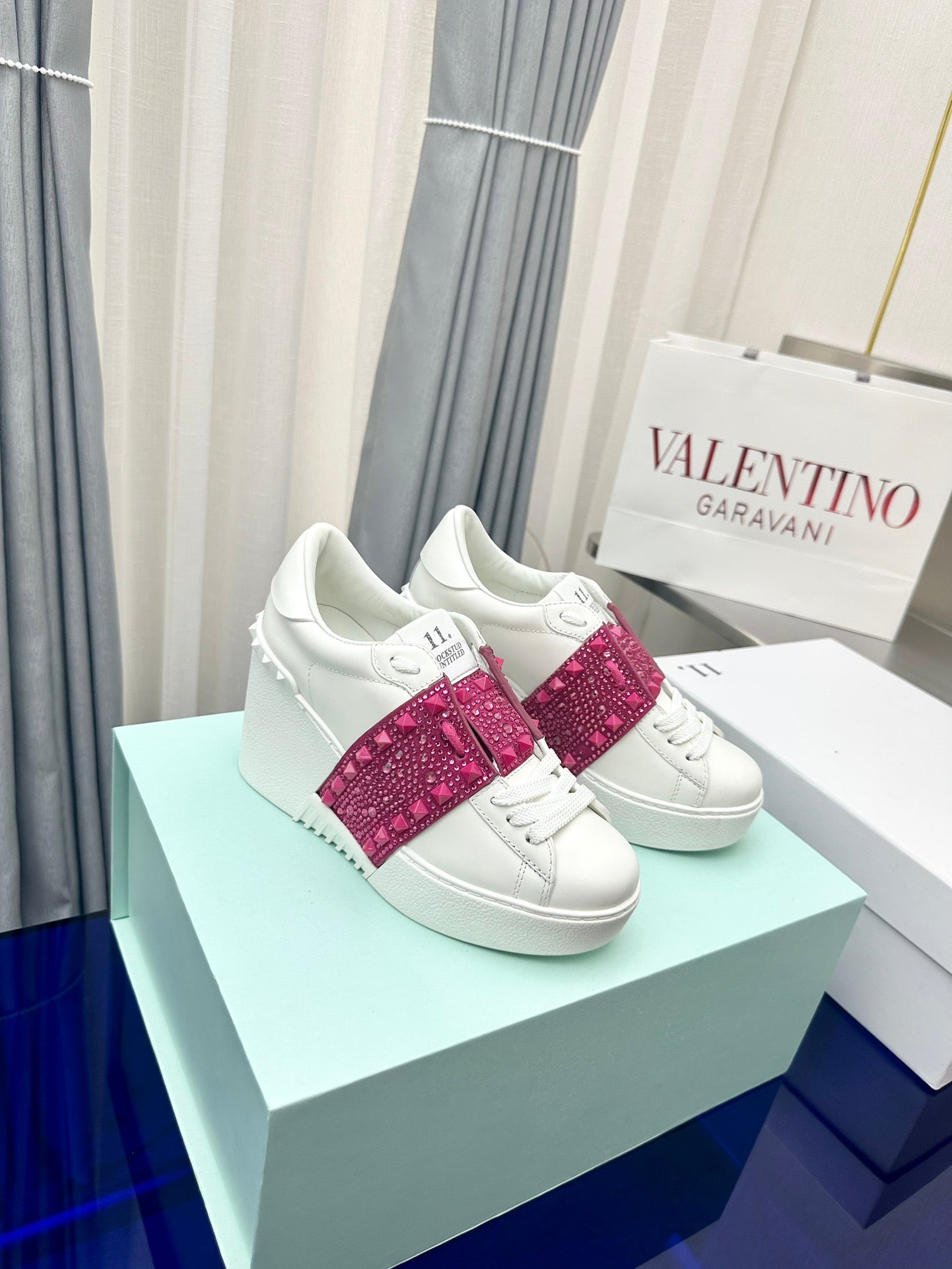 FLATFORM ROCKSTUD UNTITLED SNEAKER IN WHITE MIX MAGENTA PURPLE CALFSKIN WITH RHINSTONES - 35