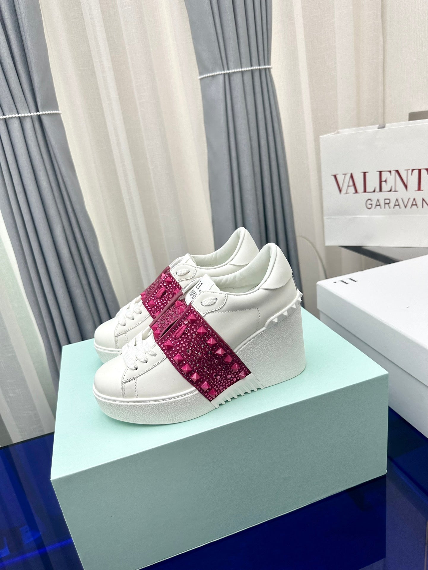 FLATFORM ROCKSTUD UNTITLED SNEAKER IN WHITE MIX MAGENTA PURPLE CALFSKIN WITH RHINSTONES - 35