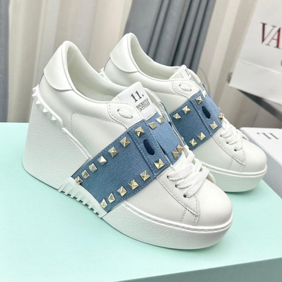 FLATFORM ROCKSTUD UNTITLED SNEAKER IN WHITE CALFSKIN MIX AEGEAN BLUE FABRIC - 35