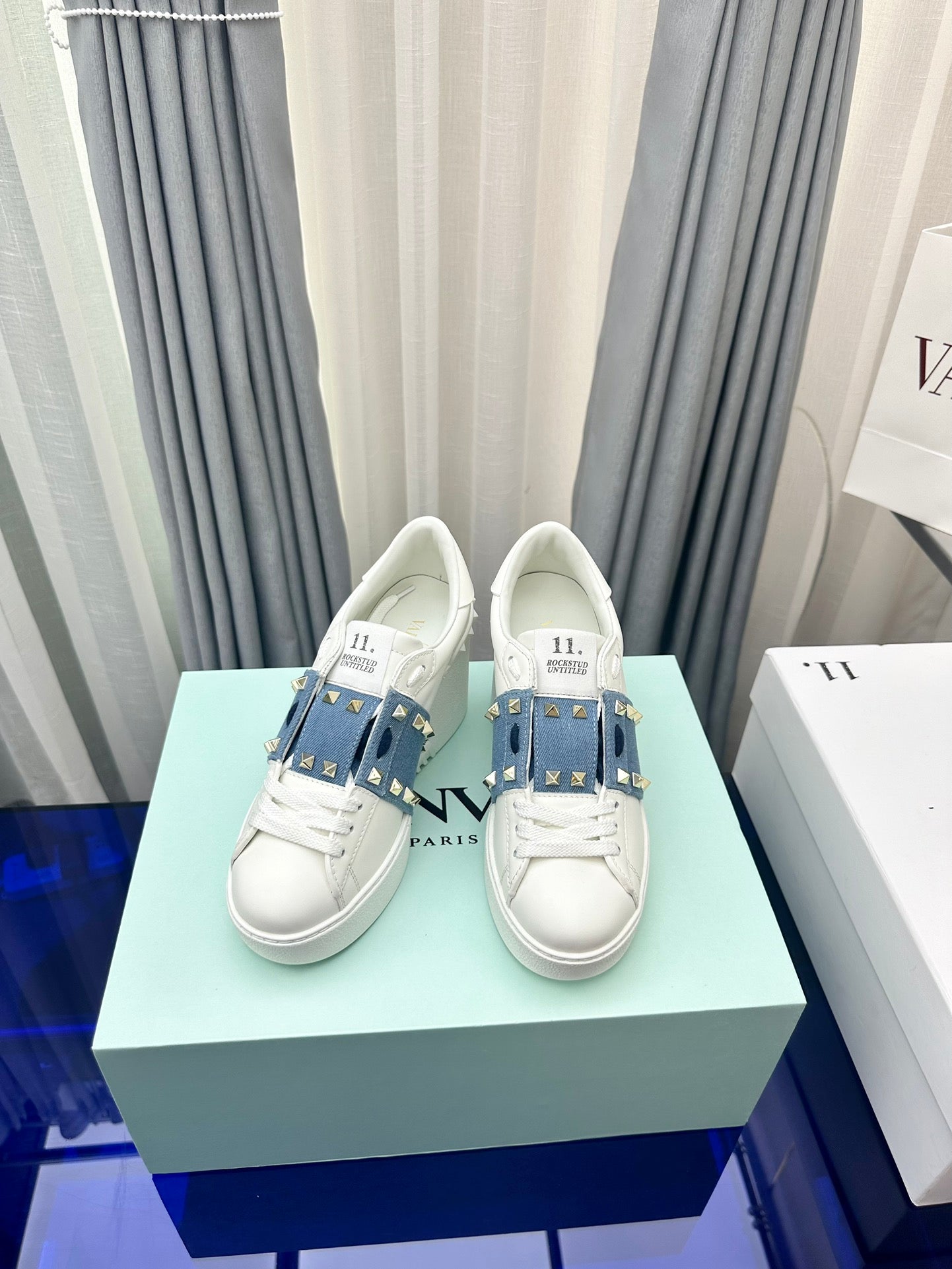 FLATFORM ROCKSTUD UNTITLED SNEAKER IN WHITE CALFSKIN MIX AEGEAN BLUE FABRIC - 35
