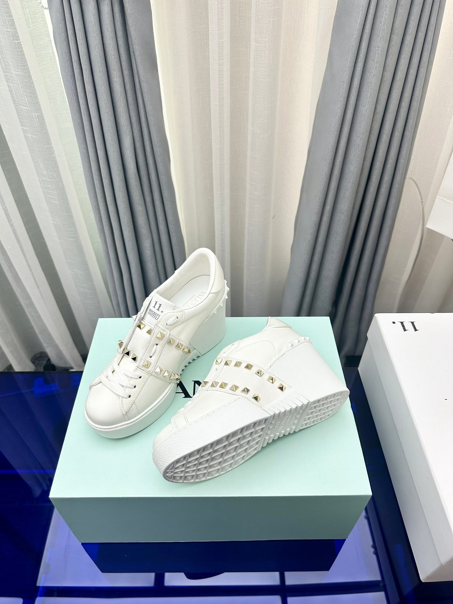 FLATFORM ROCKSTUD UNTITLED SNEAKER IN WHITE CALFSKIN - 35