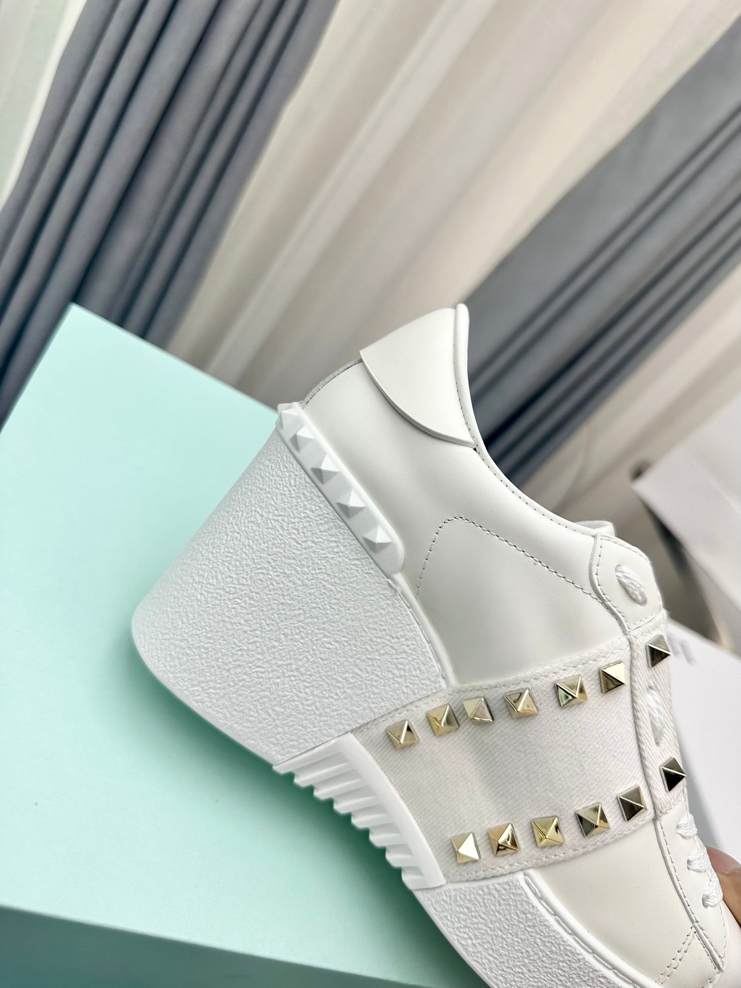 FLATFORM ROCKSTUD UNTITLED SNEAKER IN WHITE CALFSKIN - 35