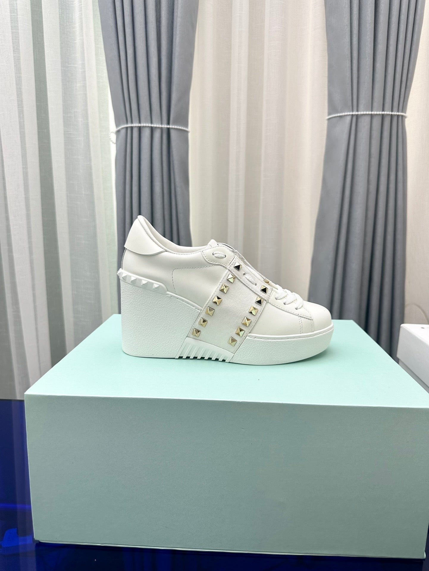 FLATFORM ROCKSTUD UNTITLED SNEAKER IN WHITE CALFSKIN - 35