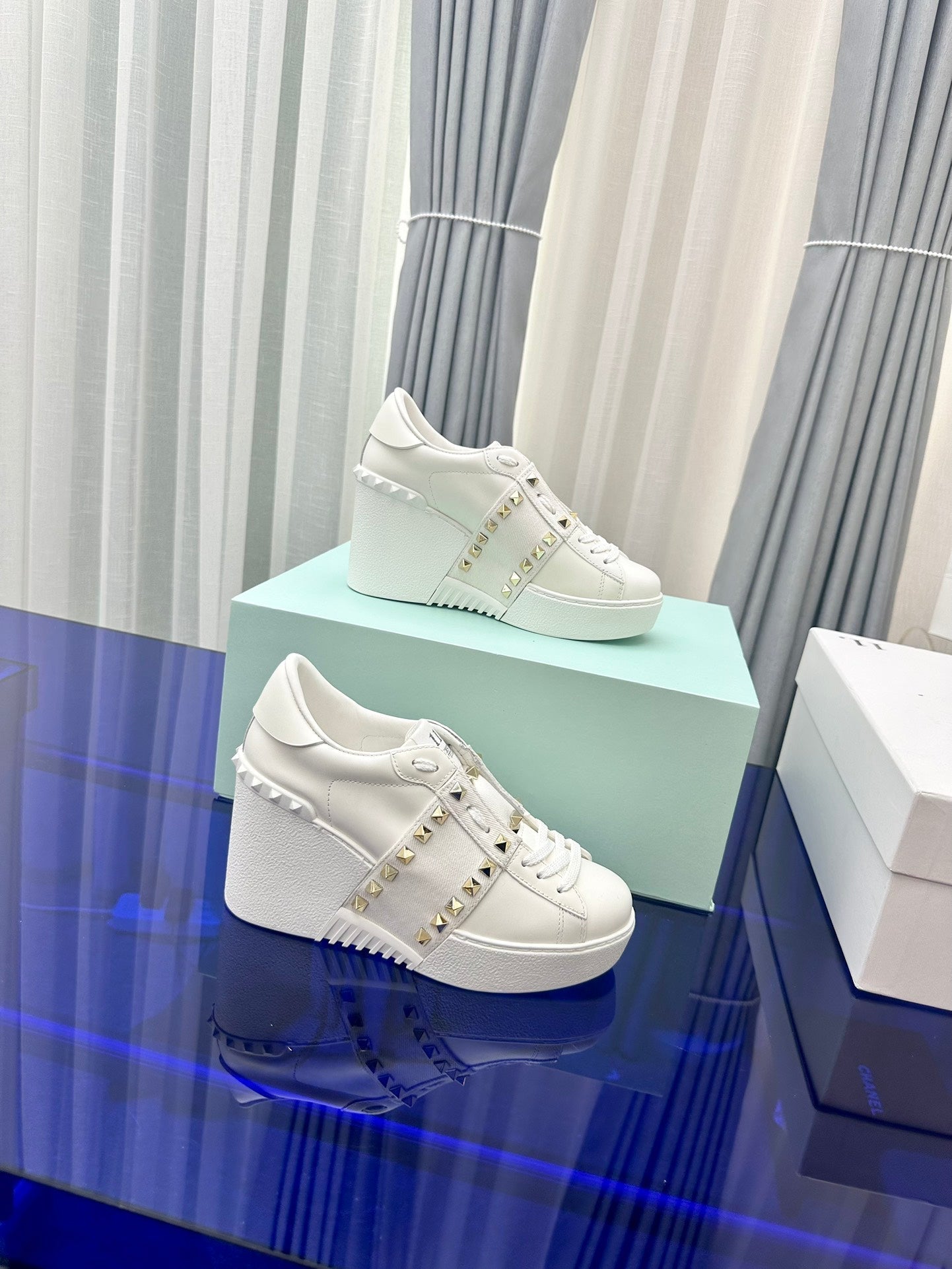 FLATFORM ROCKSTUD UNTITLED SNEAKER IN WHITE CALFSKIN - 35