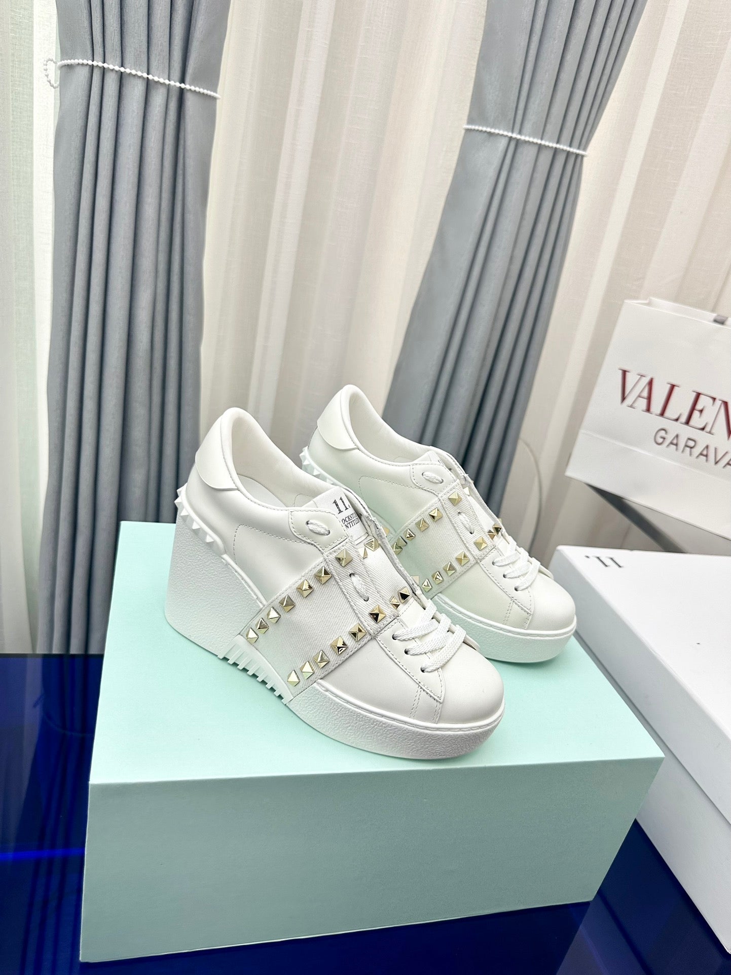 FLATFORM ROCKSTUD UNTITLED SNEAKER IN WHITE CALFSKIN - 35