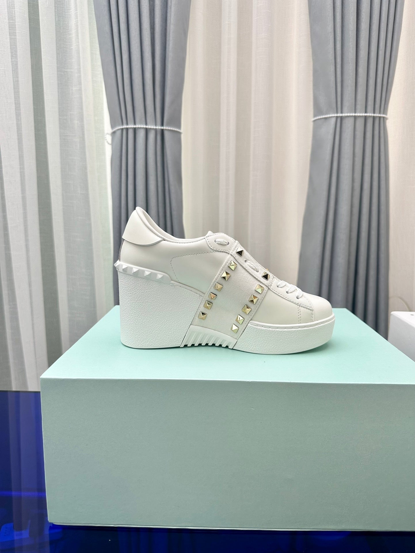 FLATFORM ROCKSTUD UNTITLED SNEAKER IN WHITE CALFSKIN - 35
