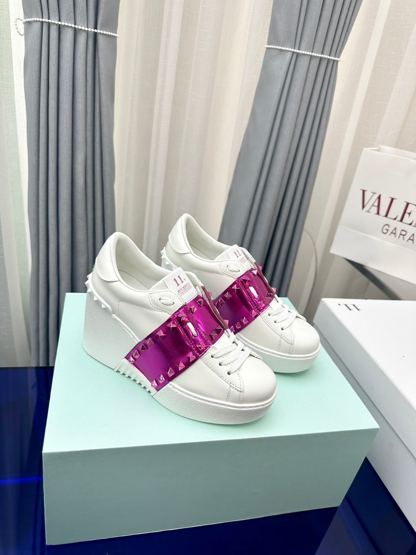 FLATFORM ROCKSTUD UNTITLED SNEAKER IN WHITE MIX MAGENTA PURPLE CALFSKIN - 35