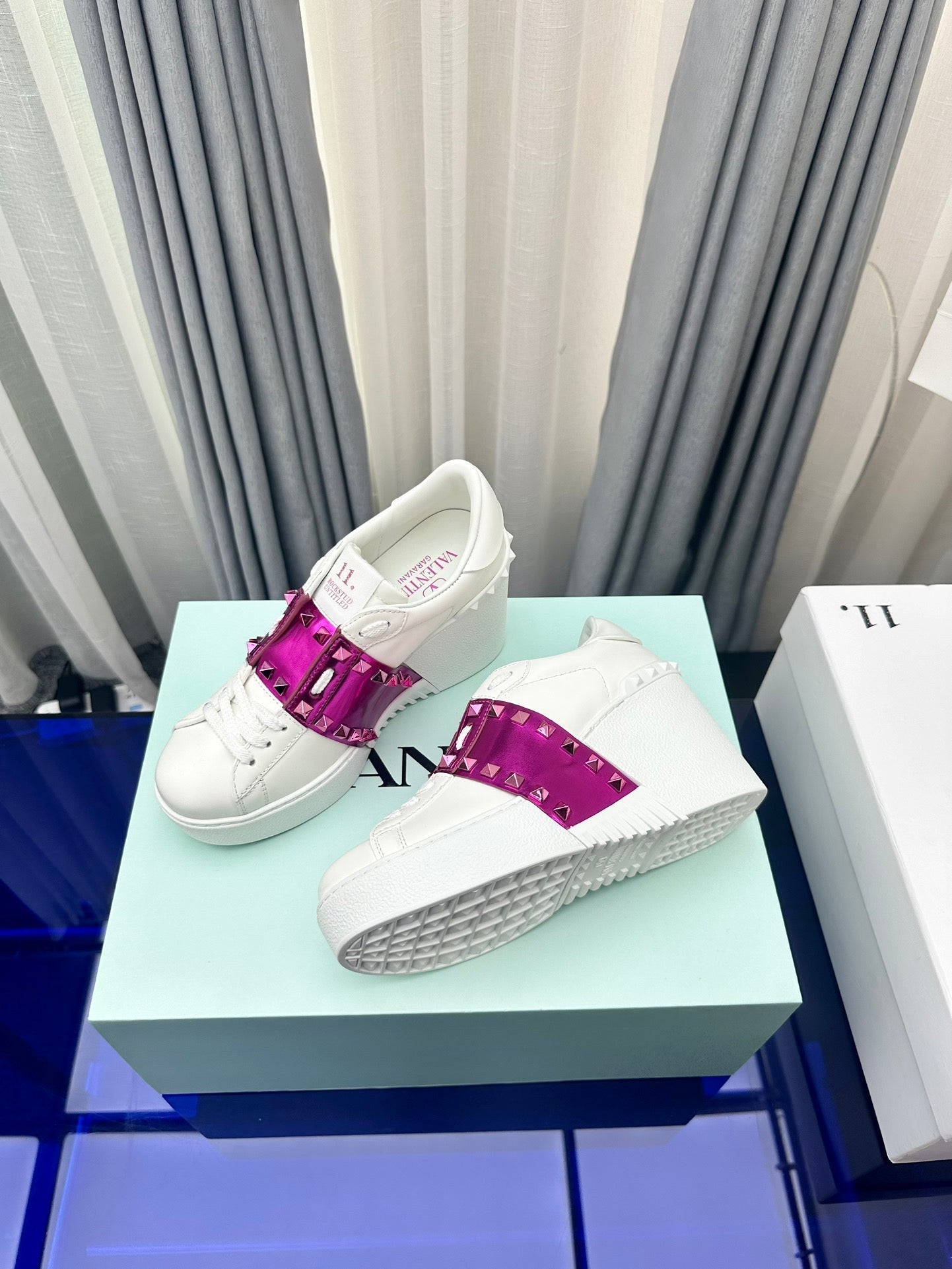 FLATFORM ROCKSTUD UNTITLED SNEAKER IN WHITE MIX MAGENTA PURPLE CALFSKIN - 35