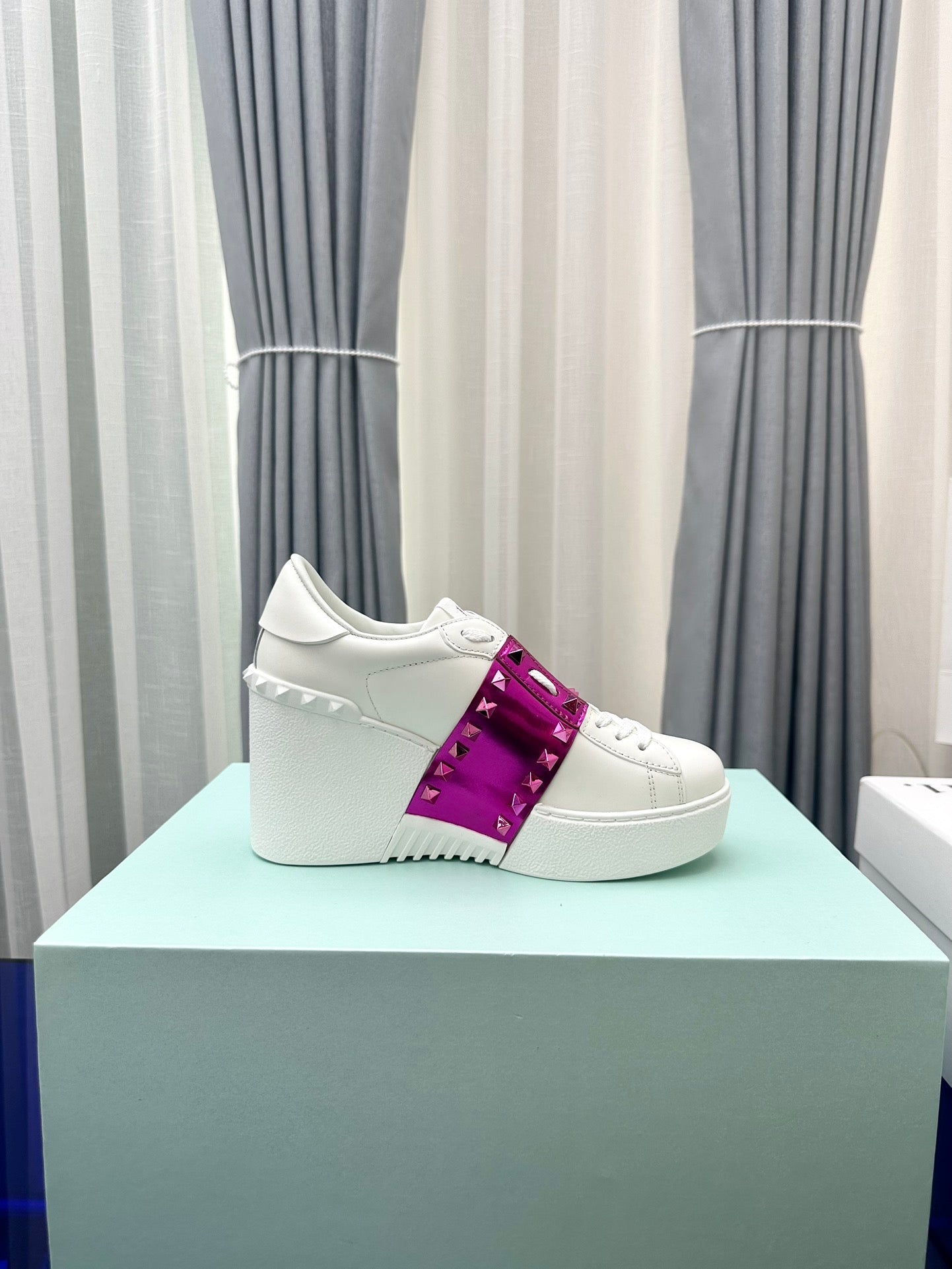 FLATFORM ROCKSTUD UNTITLED SNEAKER IN WHITE MIX MAGENTA PURPLE CALFSKIN - 35