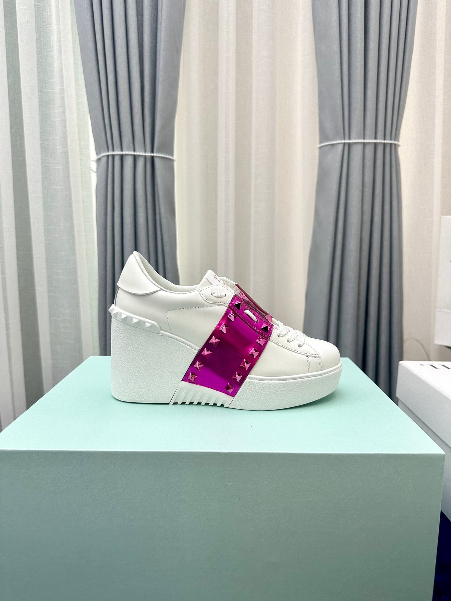 FLATFORM ROCKSTUD UNTITLED SNEAKER IN WHITE MIX MAGENTA PURPLE CALFSKIN - 35