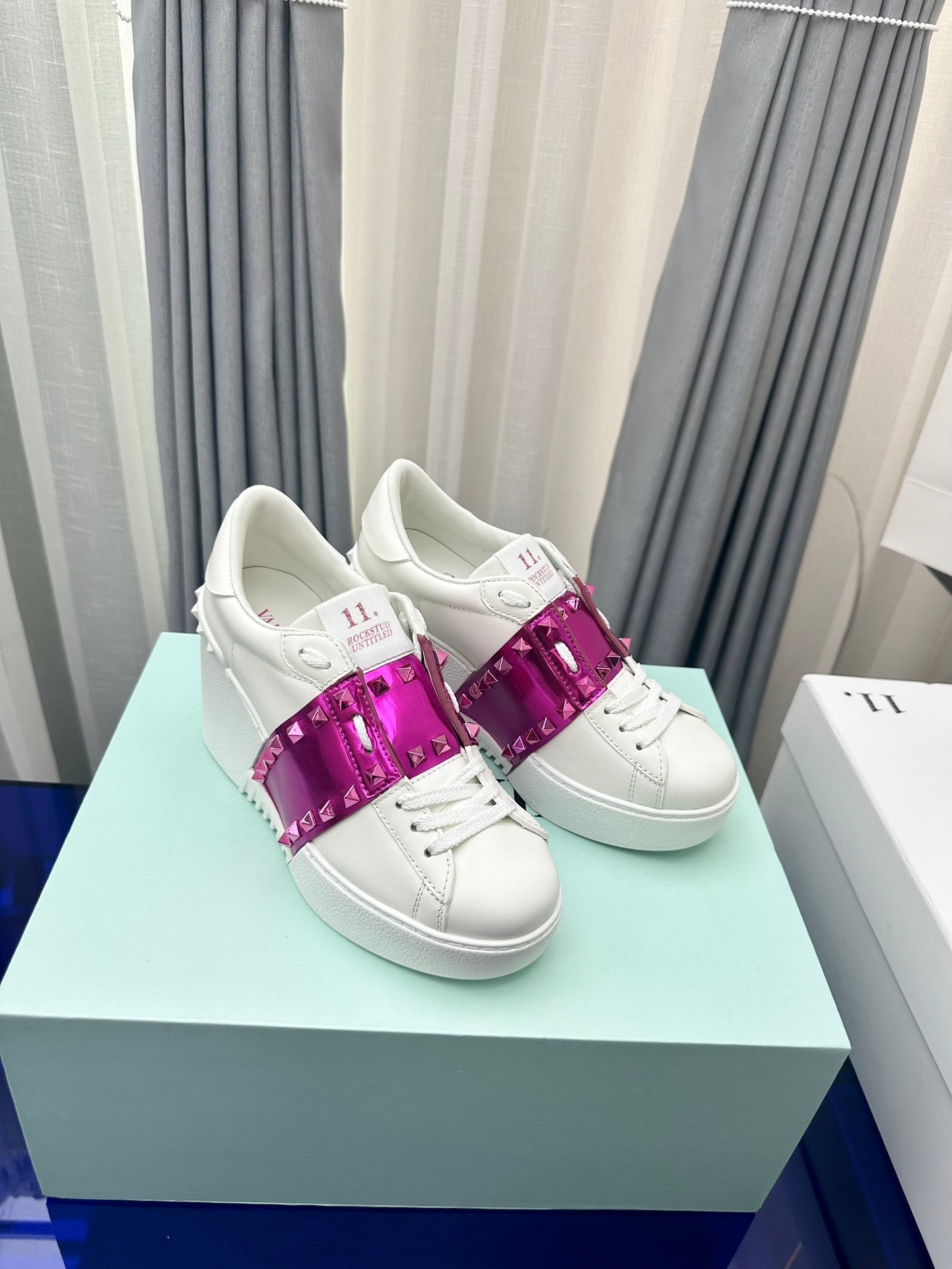 FLATFORM ROCKSTUD UNTITLED SNEAKER IN WHITE MIX MAGENTA PURPLE CALFSKIN - 35