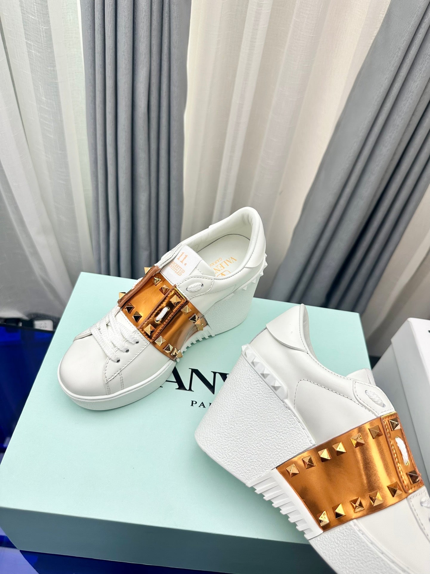 FLATFORM ROCKSTUD UNTITLED SNEAKER IN WHITE MIX COPPER BROWN CALFSKIN - 35