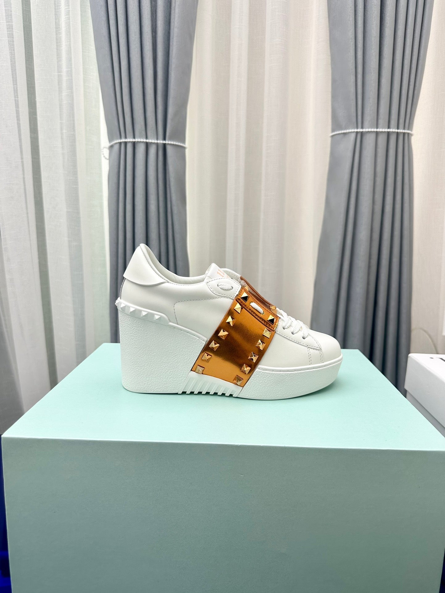 FLATFORM ROCKSTUD UNTITLED SNEAKER IN WHITE MIX COPPER BROWN CALFSKIN - 35
