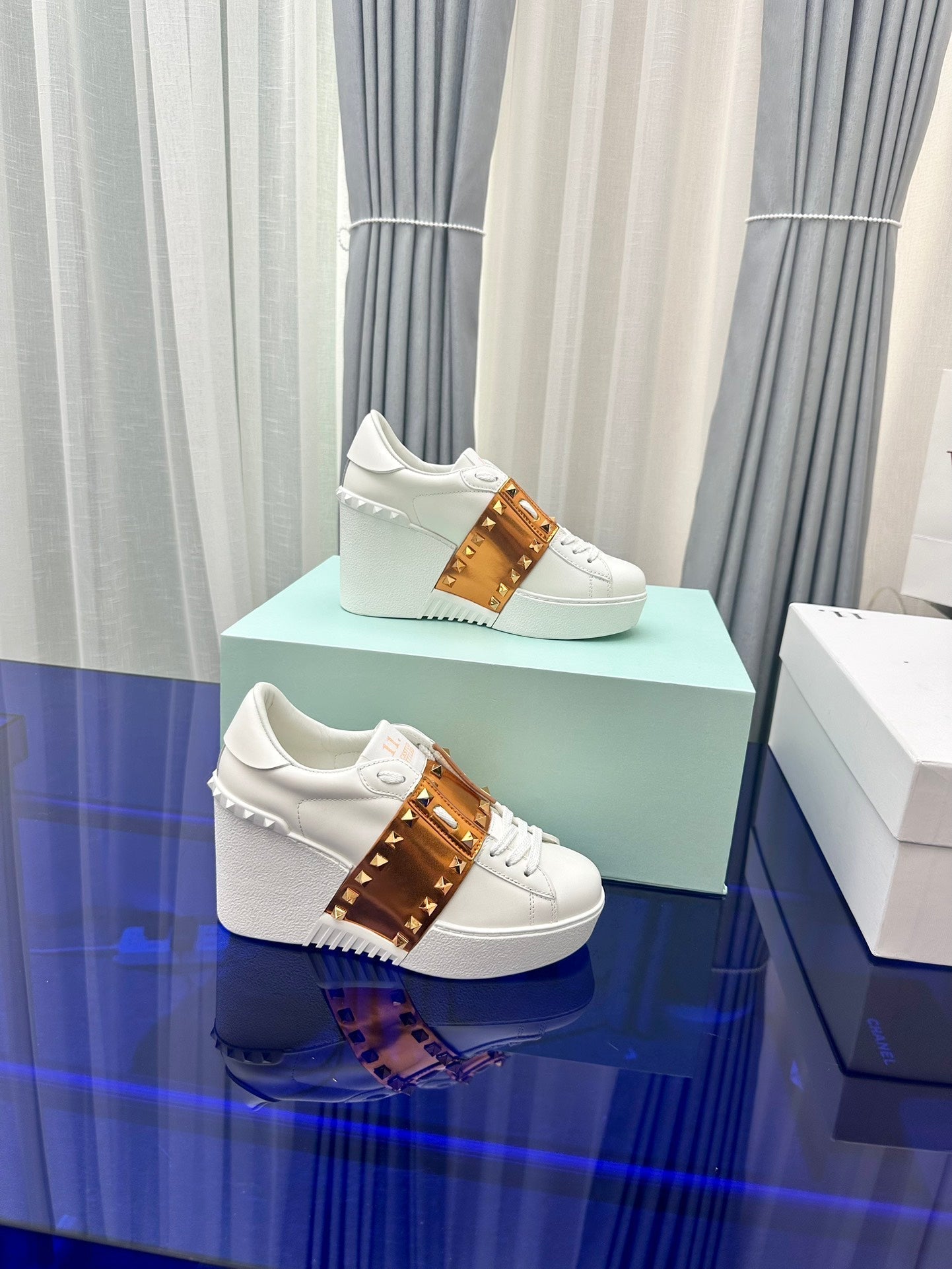 FLATFORM ROCKSTUD UNTITLED SNEAKER IN WHITE MIX COPPER BROWN CALFSKIN - 35